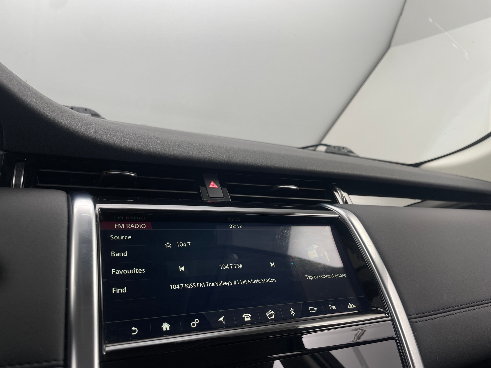 Thumbnail: 2020 Land Rover Discovery Sport - 3