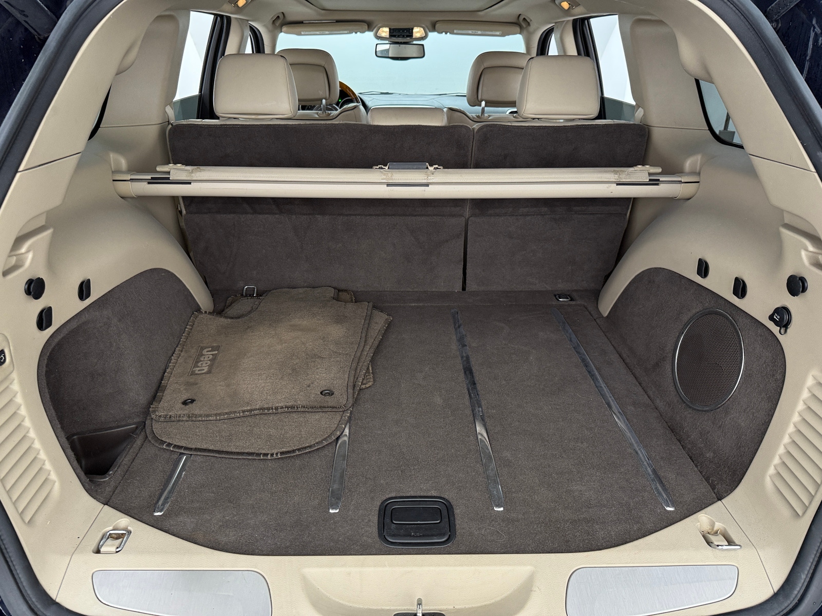 Thumbnail: 2012 Jeep Grand Cherokee - 7