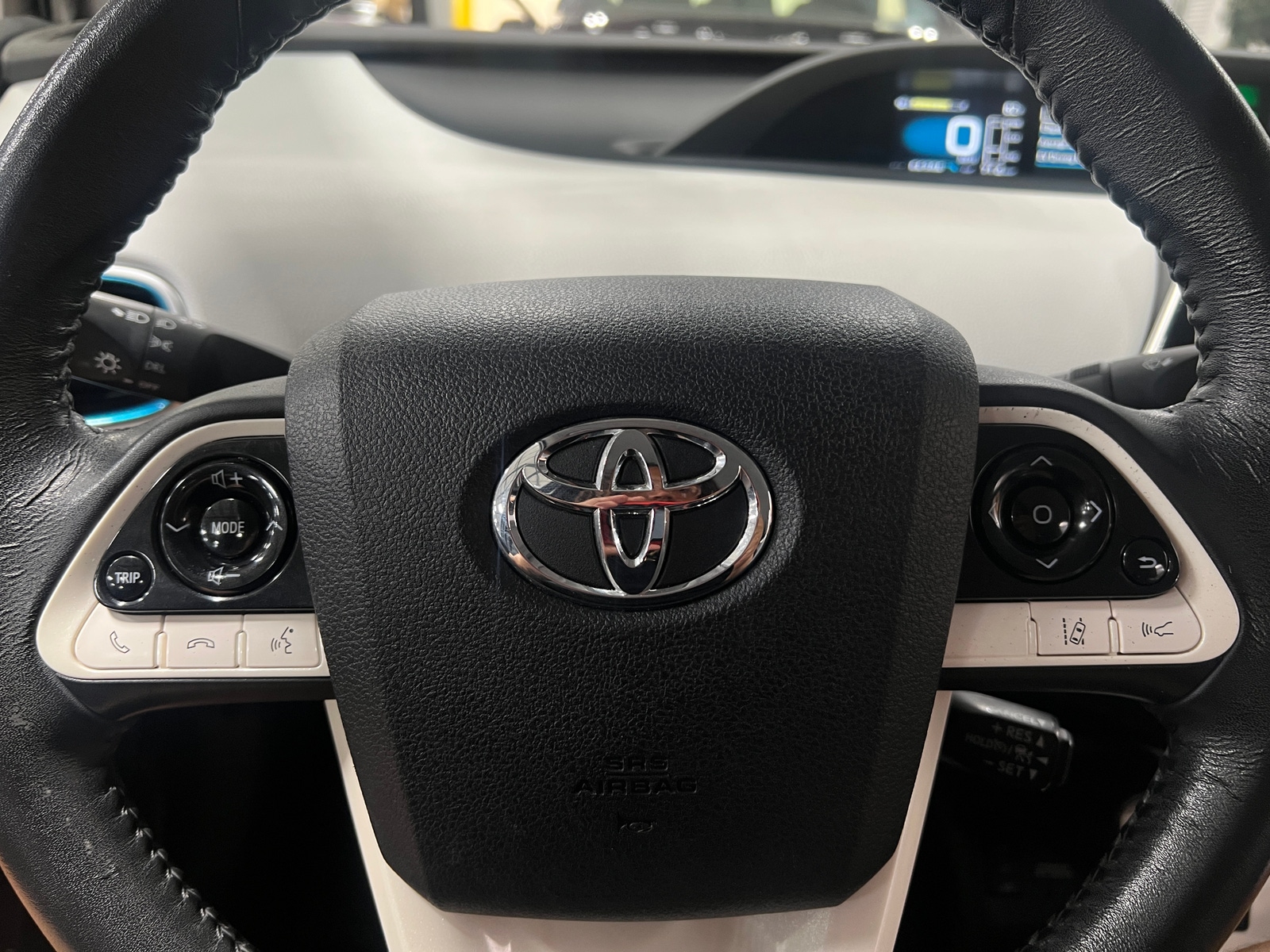 Thumbnail: 2017 Toyota Prius Prime - 5