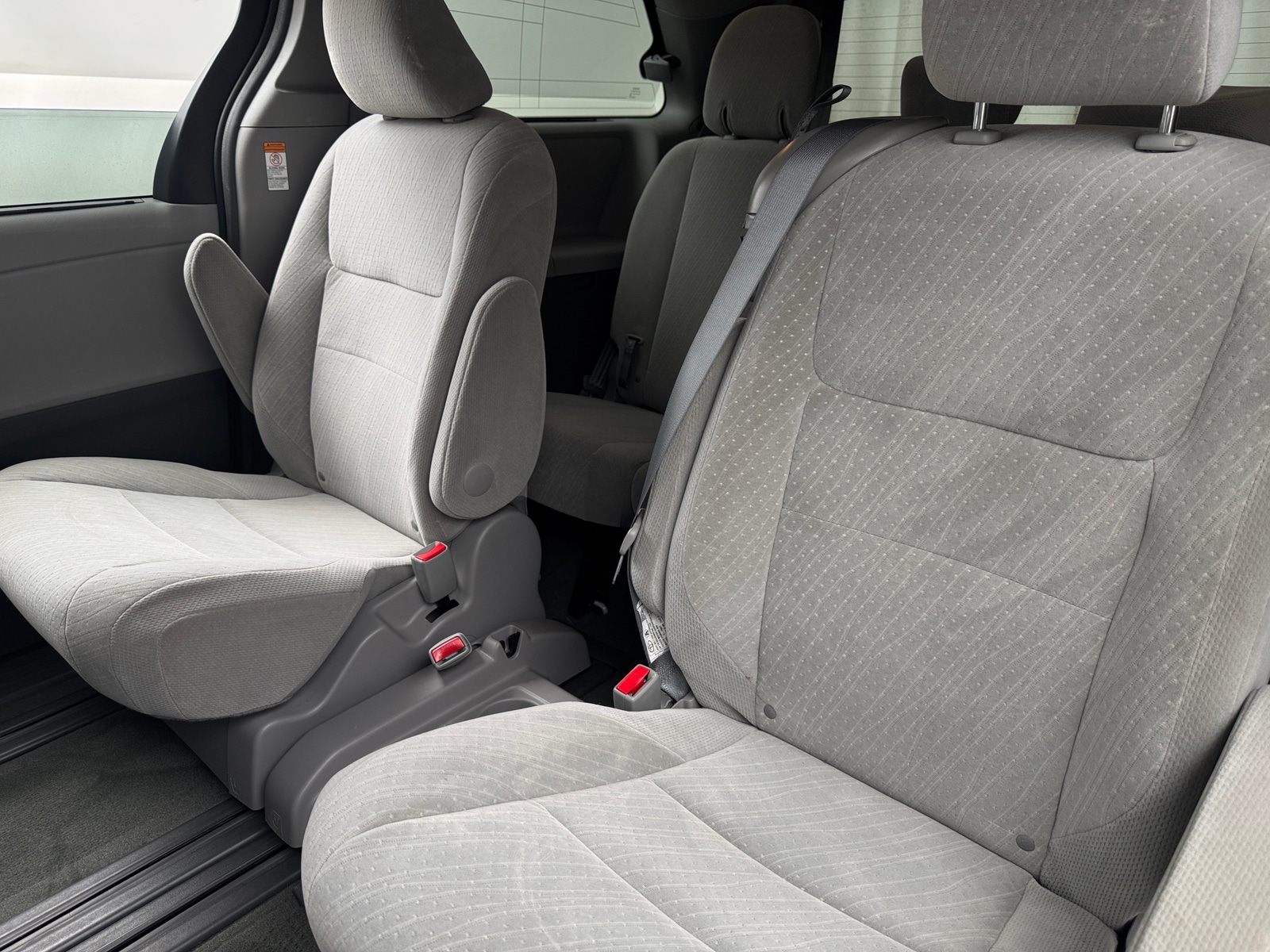 Thumbnail: 2017 Toyota Sienna - 6