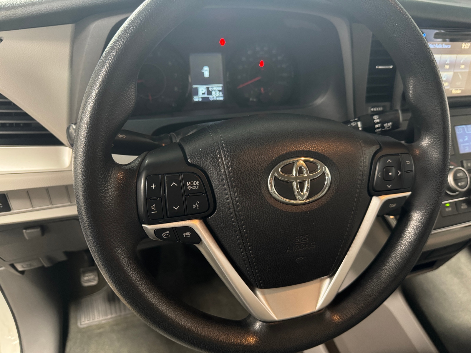 Thumbnail: 2017 Toyota Sienna - 5