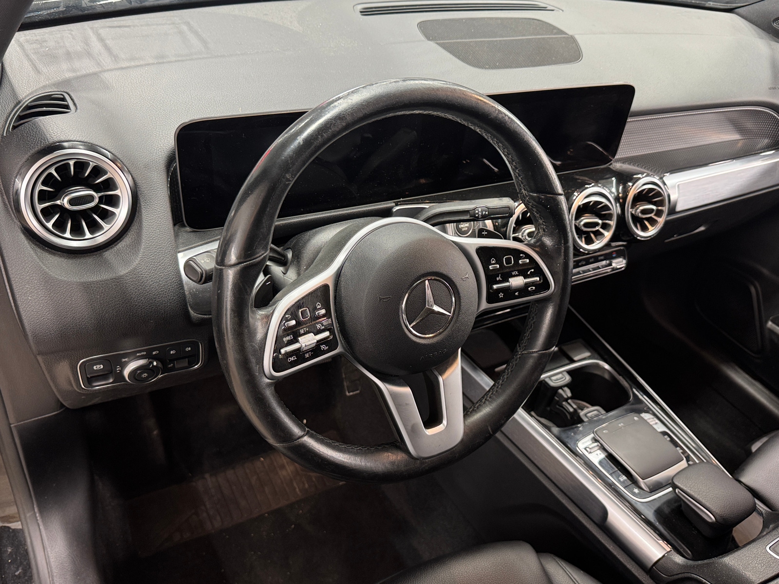 Thumbnail: 2020 Mercedes-Benz GLB - 2
