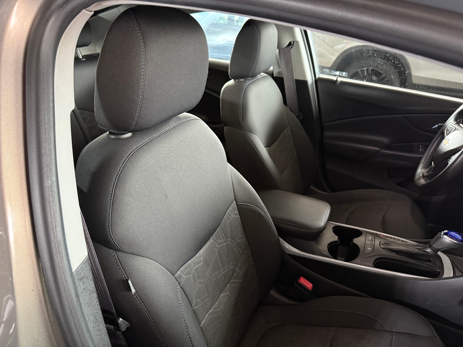 Thumbnail: 2017 Chevrolet Volt - 2