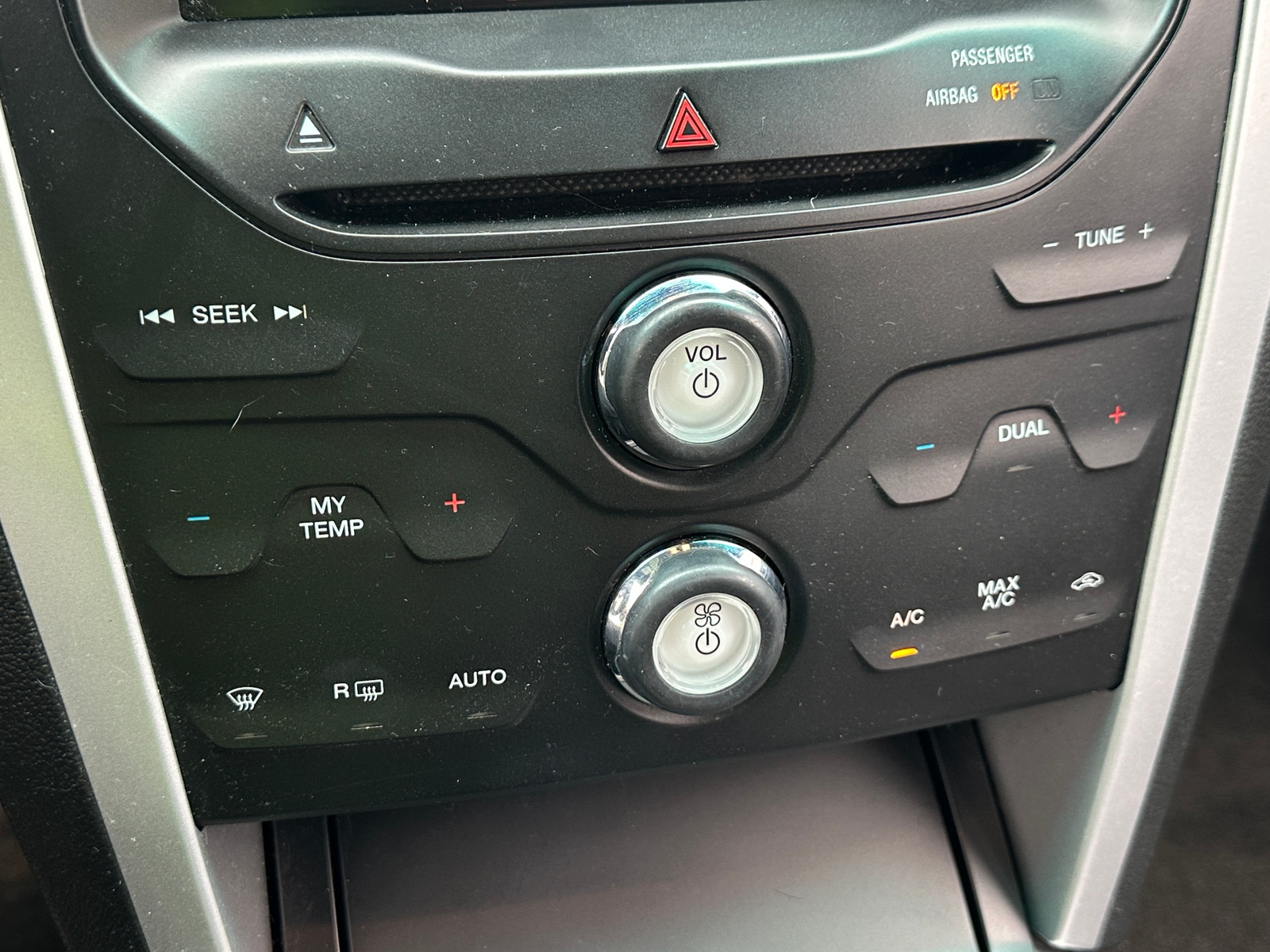 Thumbnail: 2015 Ford Explorer - 3
