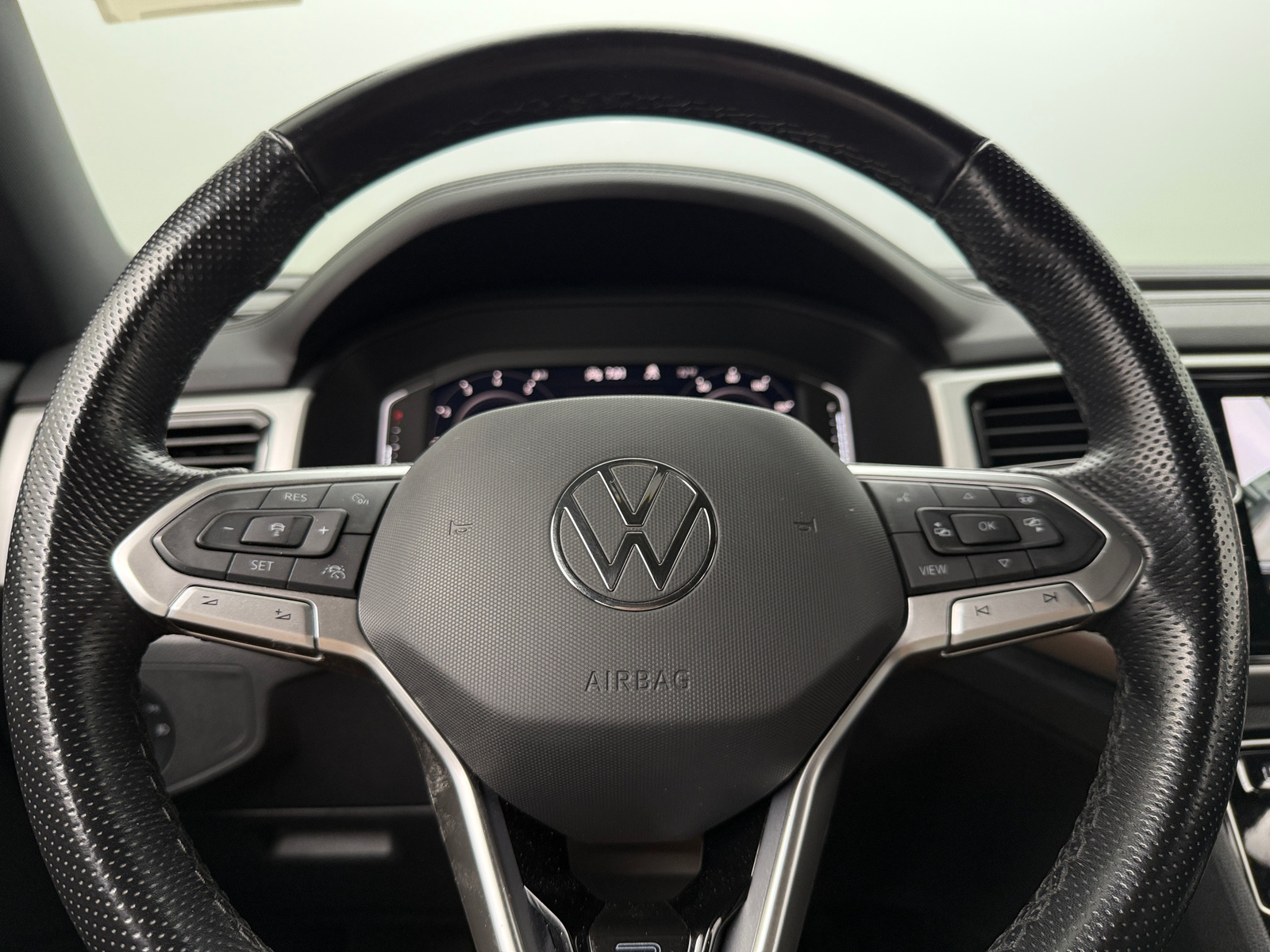 Thumbnail: 2022 Volkswagen Atlas - 4