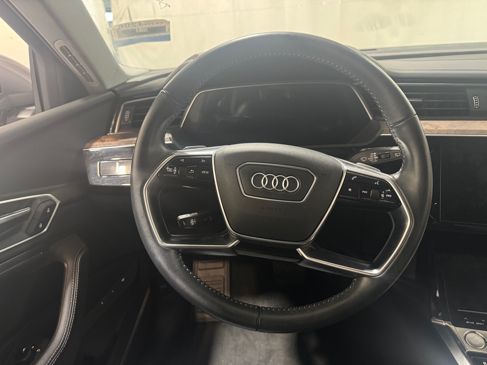 Thumbnail: 2019 Audi e-tron - 4