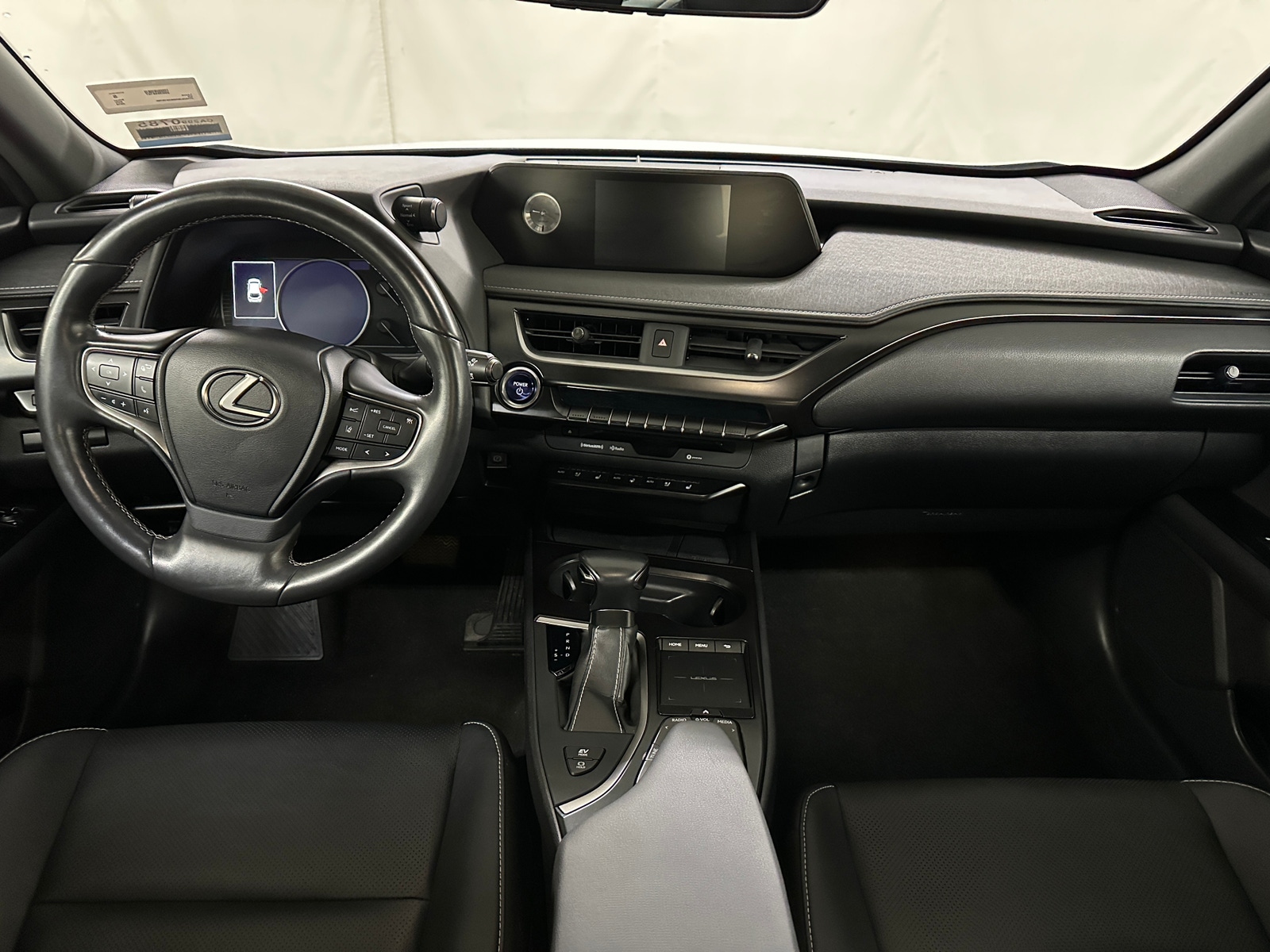 Thumbnail: 2019 Lexus UX - 2
