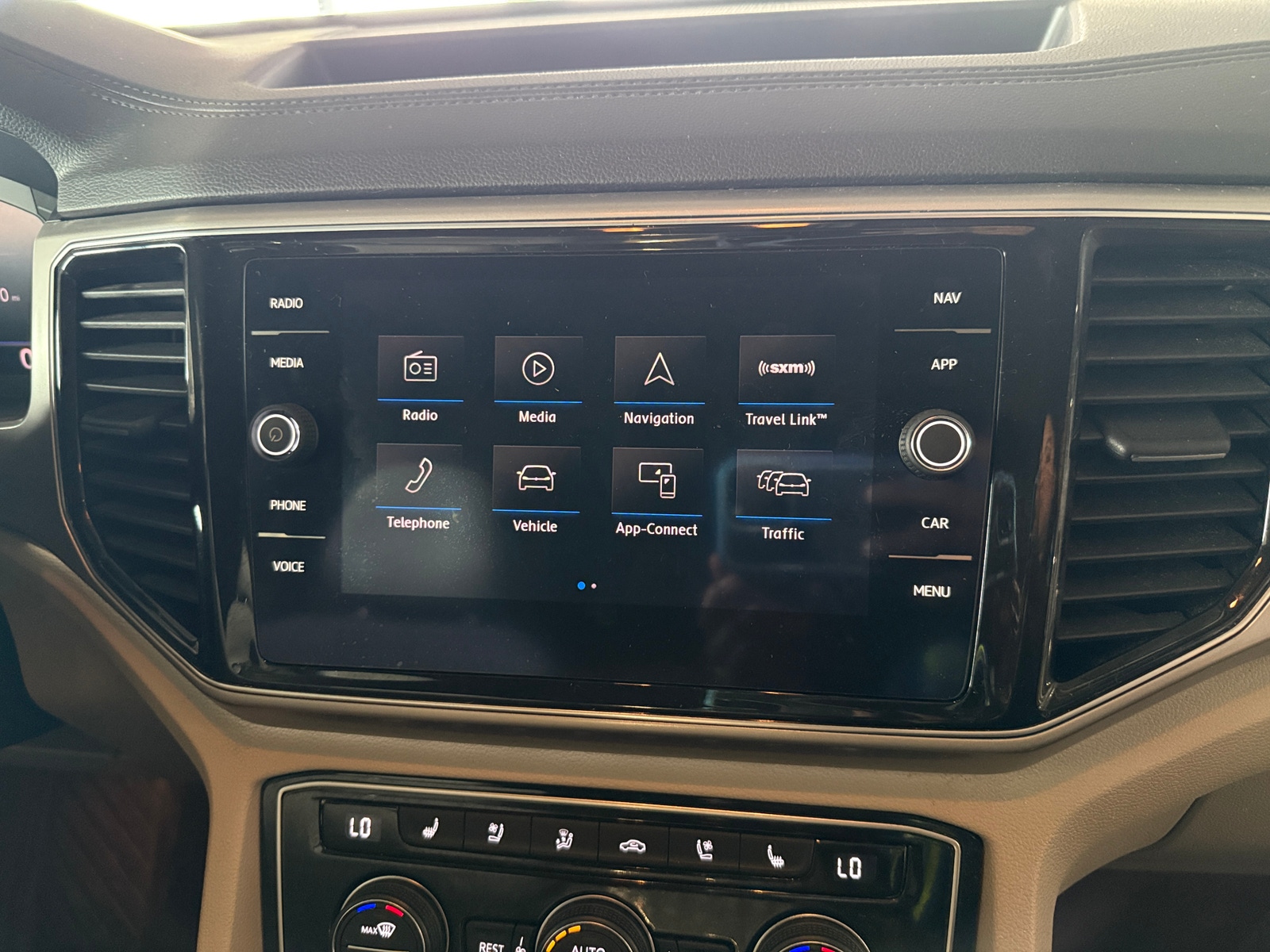 Thumbnail: 2019 Volkswagen Atlas - 3