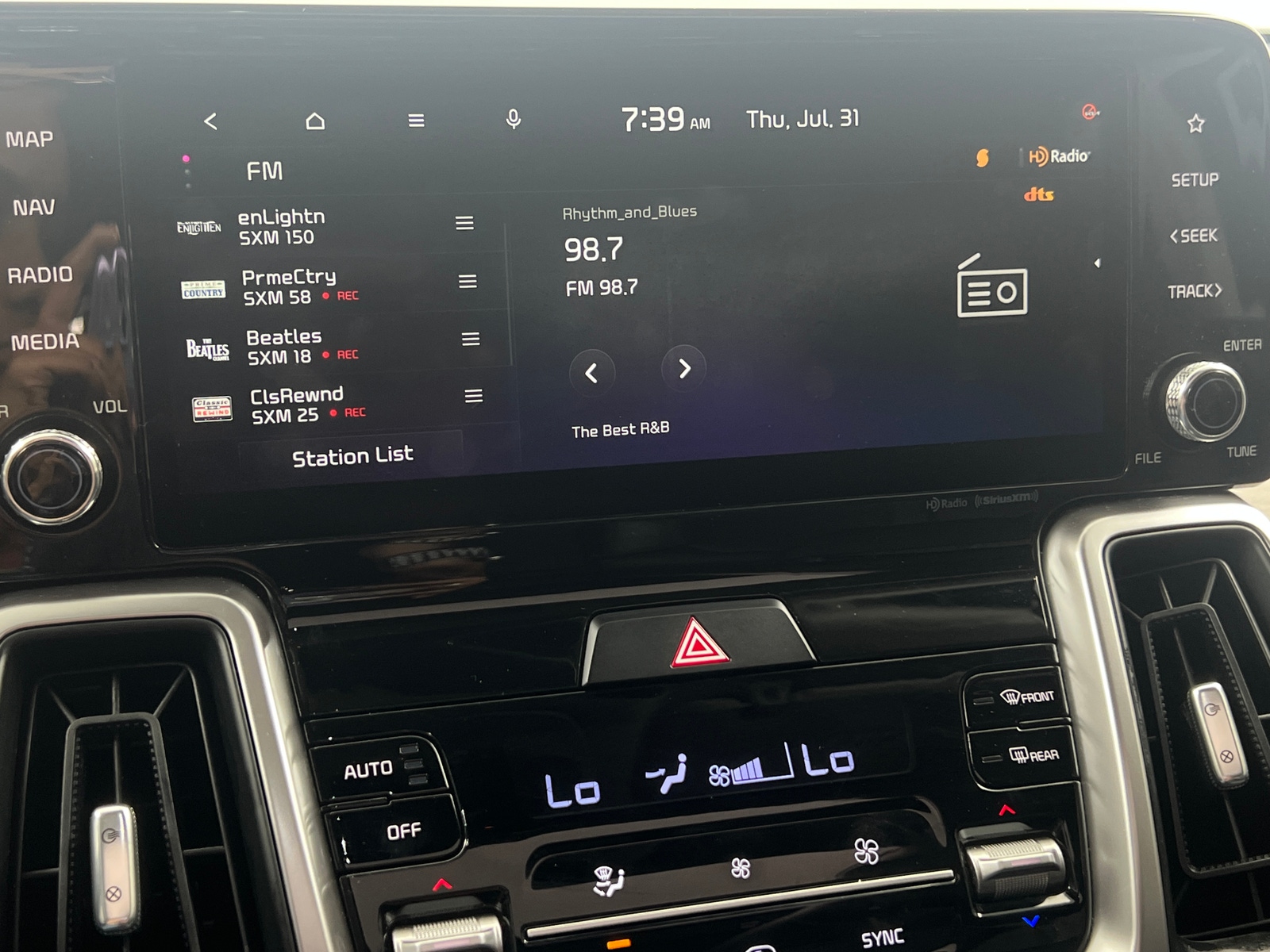 Thumbnail: 2023 Kia Sorento - 3
