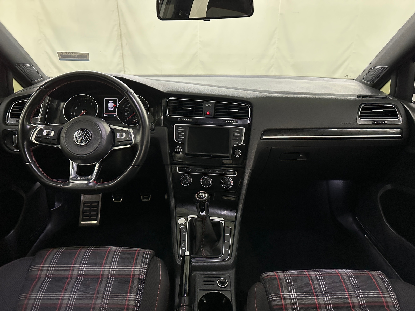 Thumbnail: 2017 Volkswagen Golf - 3