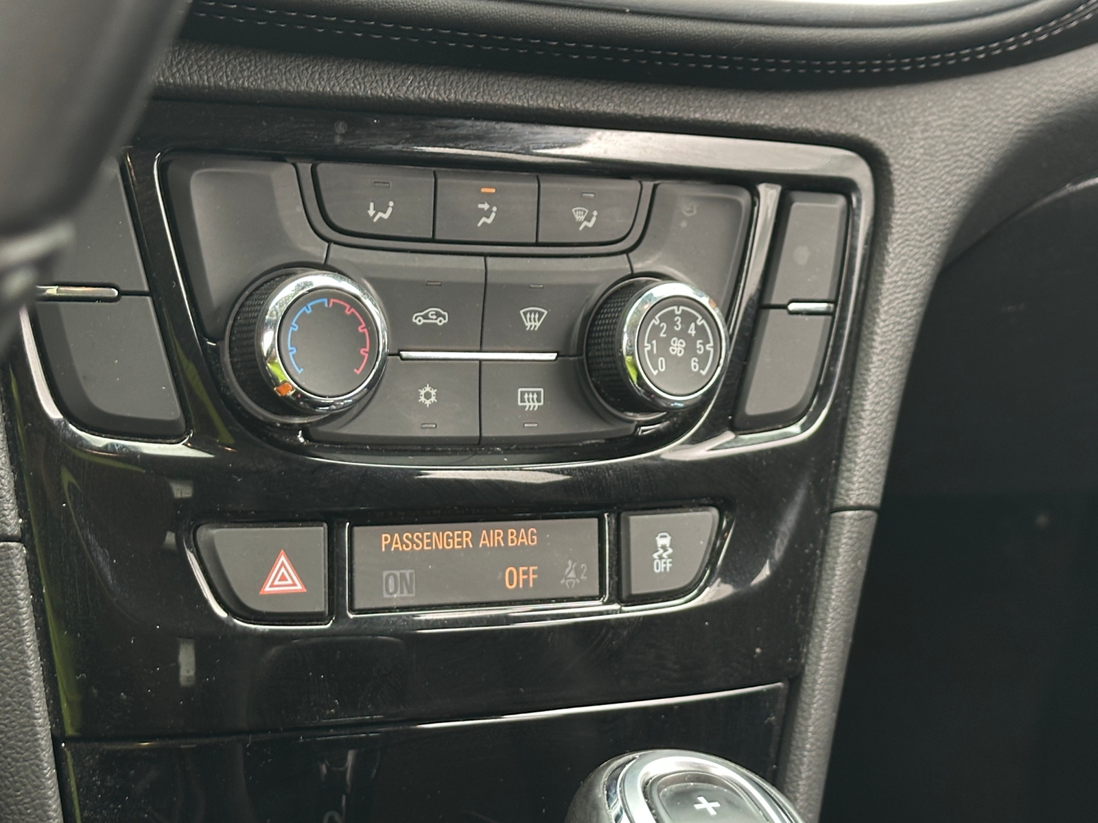 Thumbnail: 2018 Buick Encore - 3