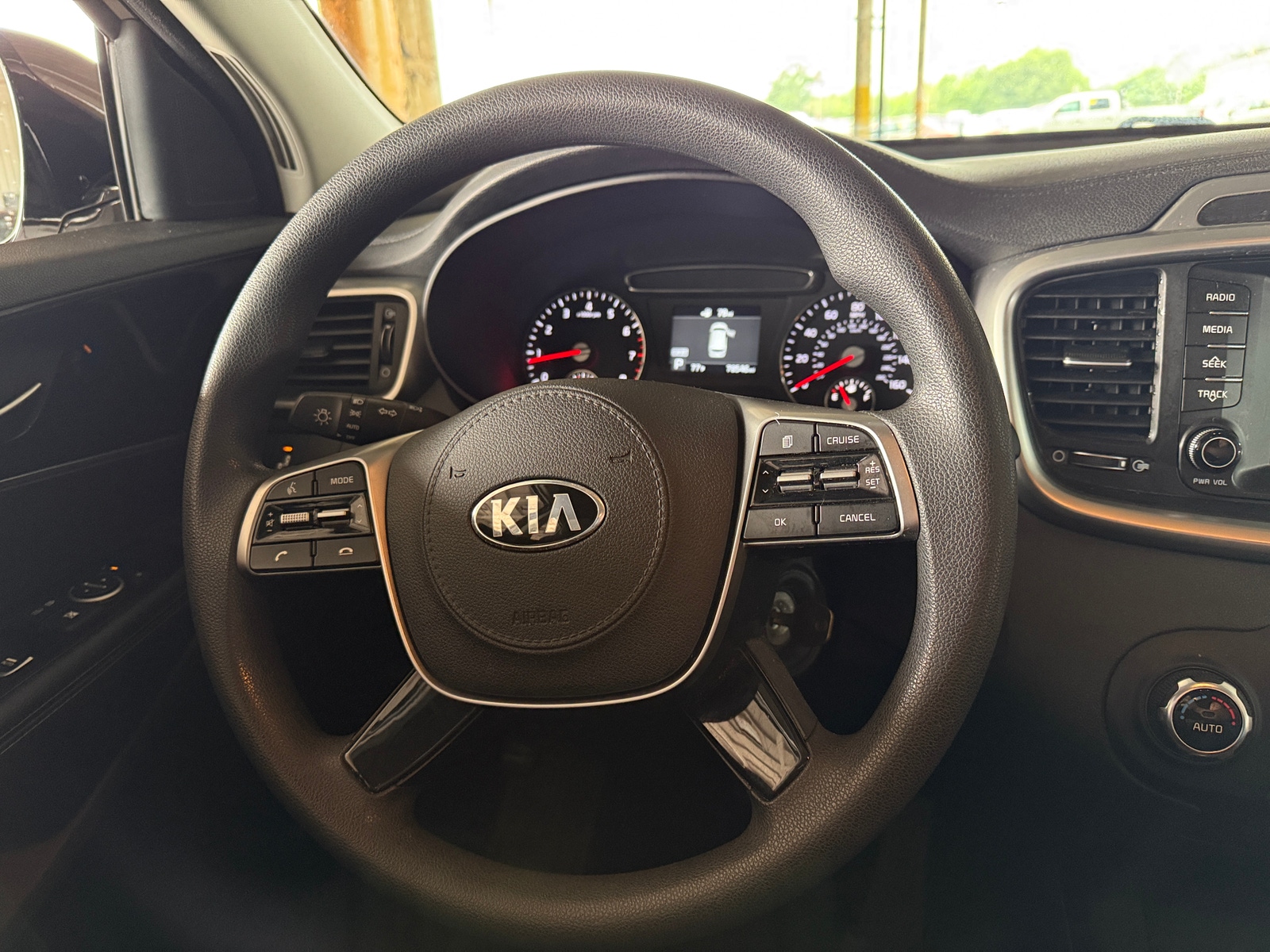 Thumbnail: 2019 Kia Sorento - 5