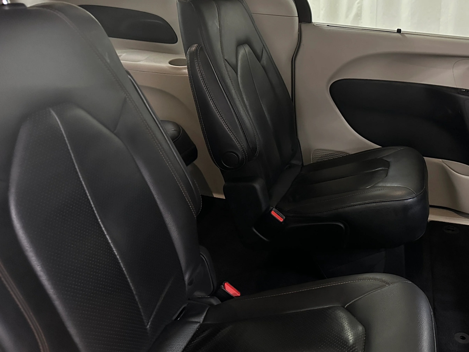 Thumbnail: 2020 Chrysler Pacifica - 5