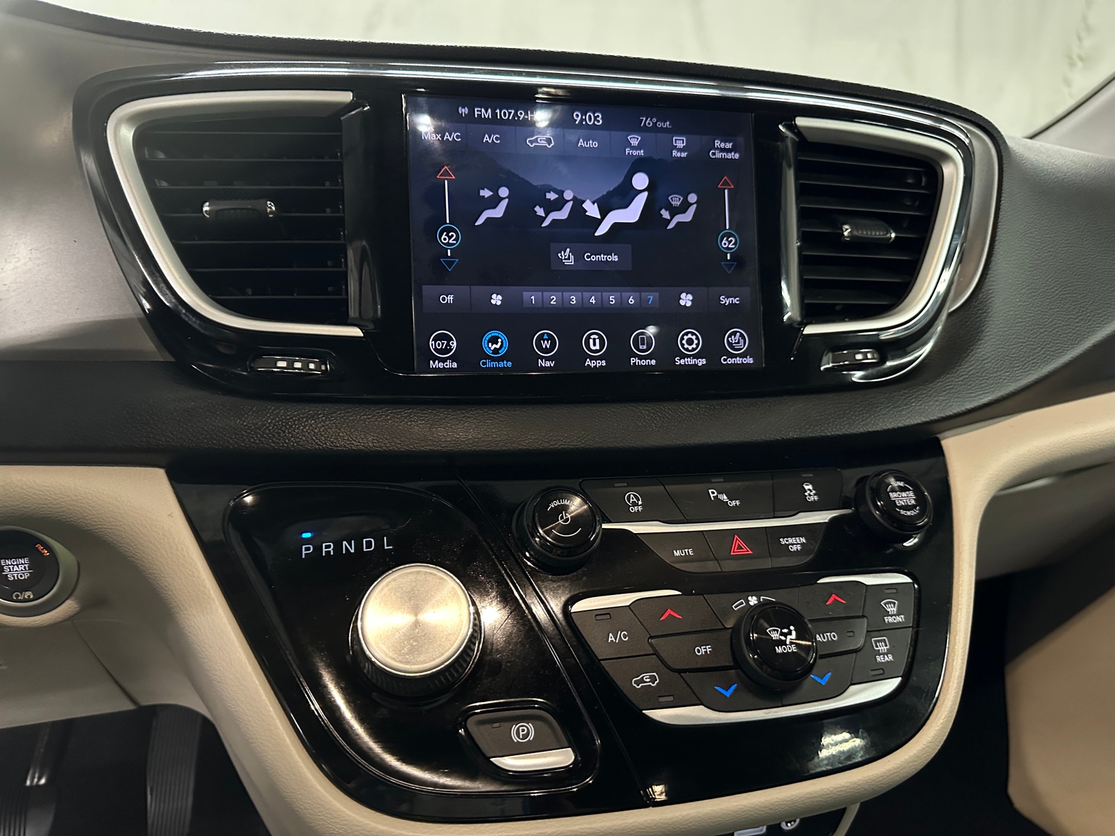 Thumbnail: 2020 Chrysler Pacifica - 3