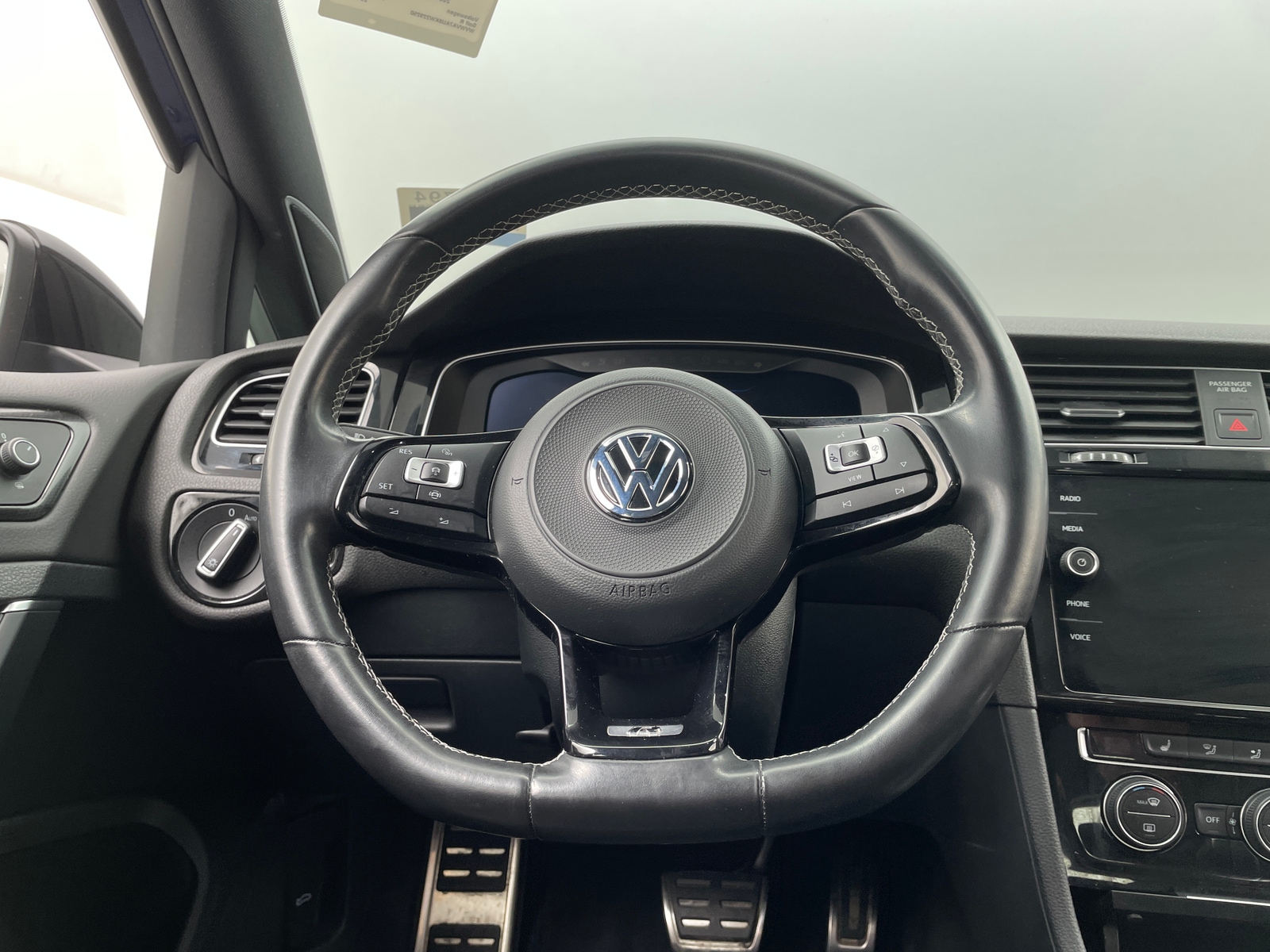 Thumbnail: 2019 Volkswagen Golf - 4