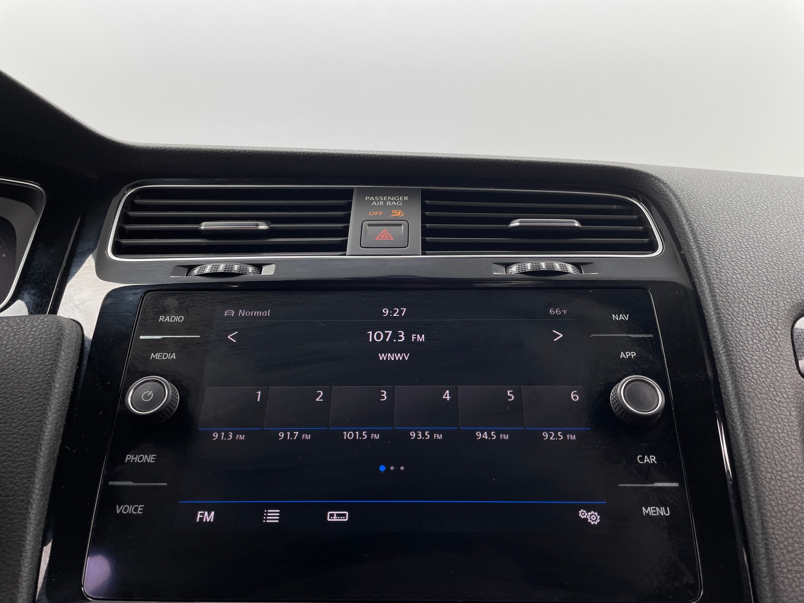 Thumbnail: 2019 Volkswagen Golf - 3
