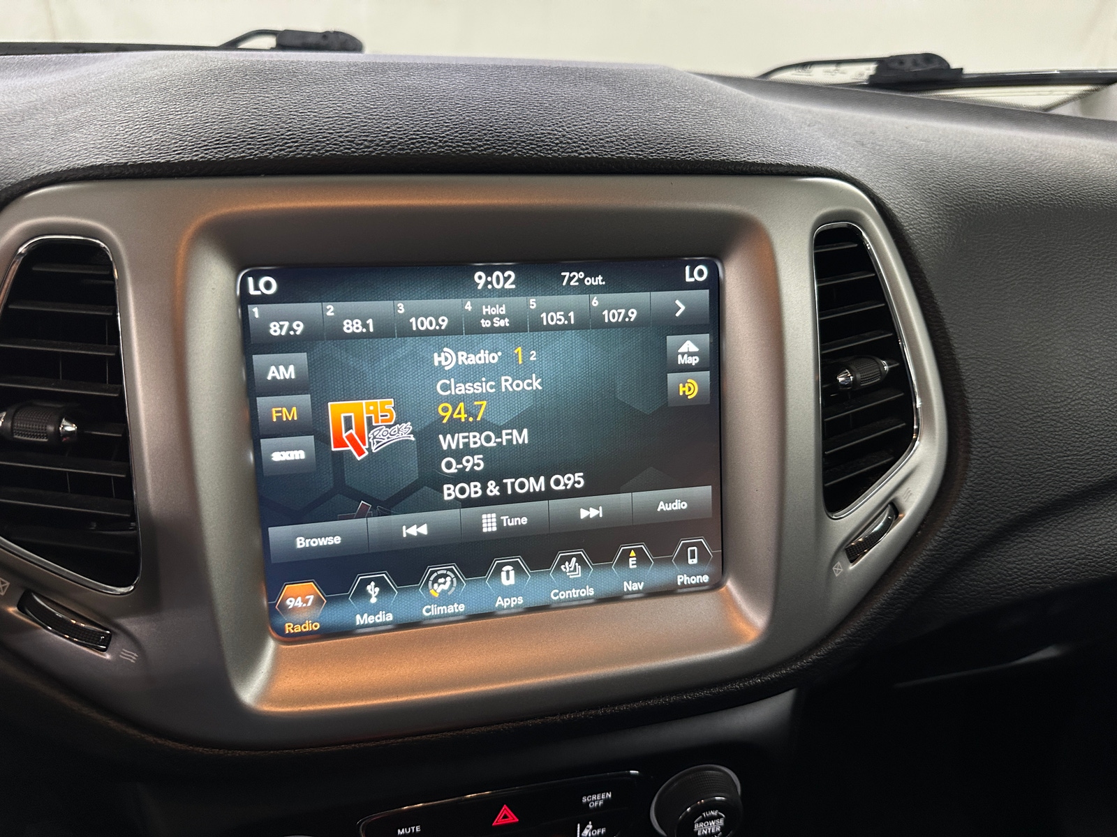 Thumbnail: 2019 Jeep Compass - 3