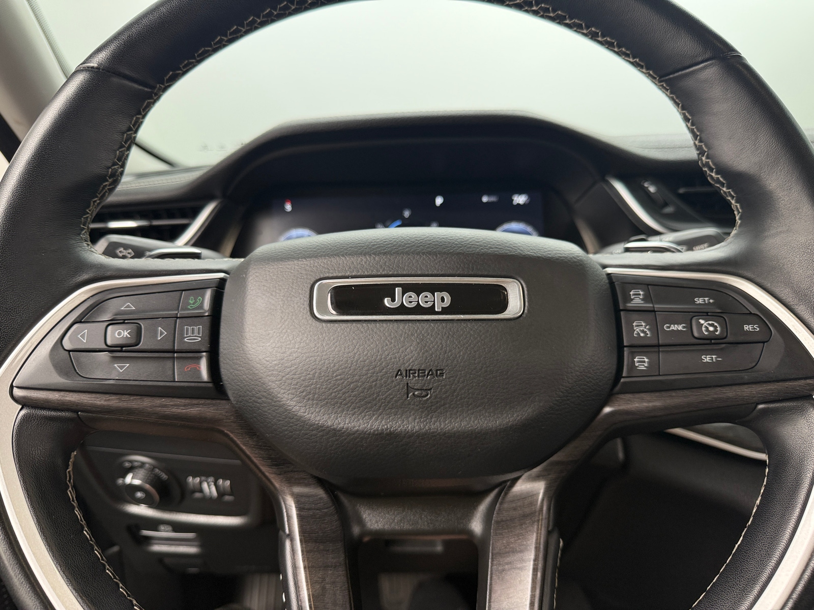 Thumbnail: 2022 Jeep Grand Cherokee L - 4