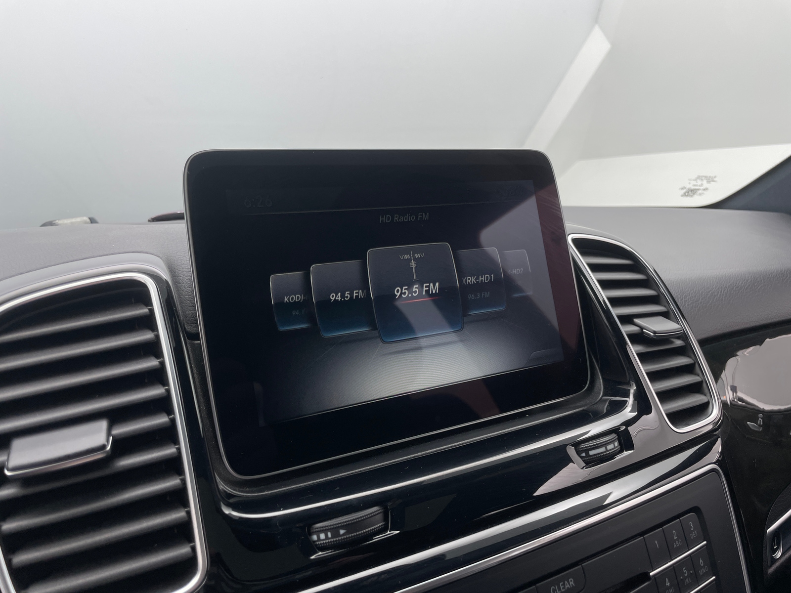 Thumbnail: 2017 Mercedes-Benz GLE - 3