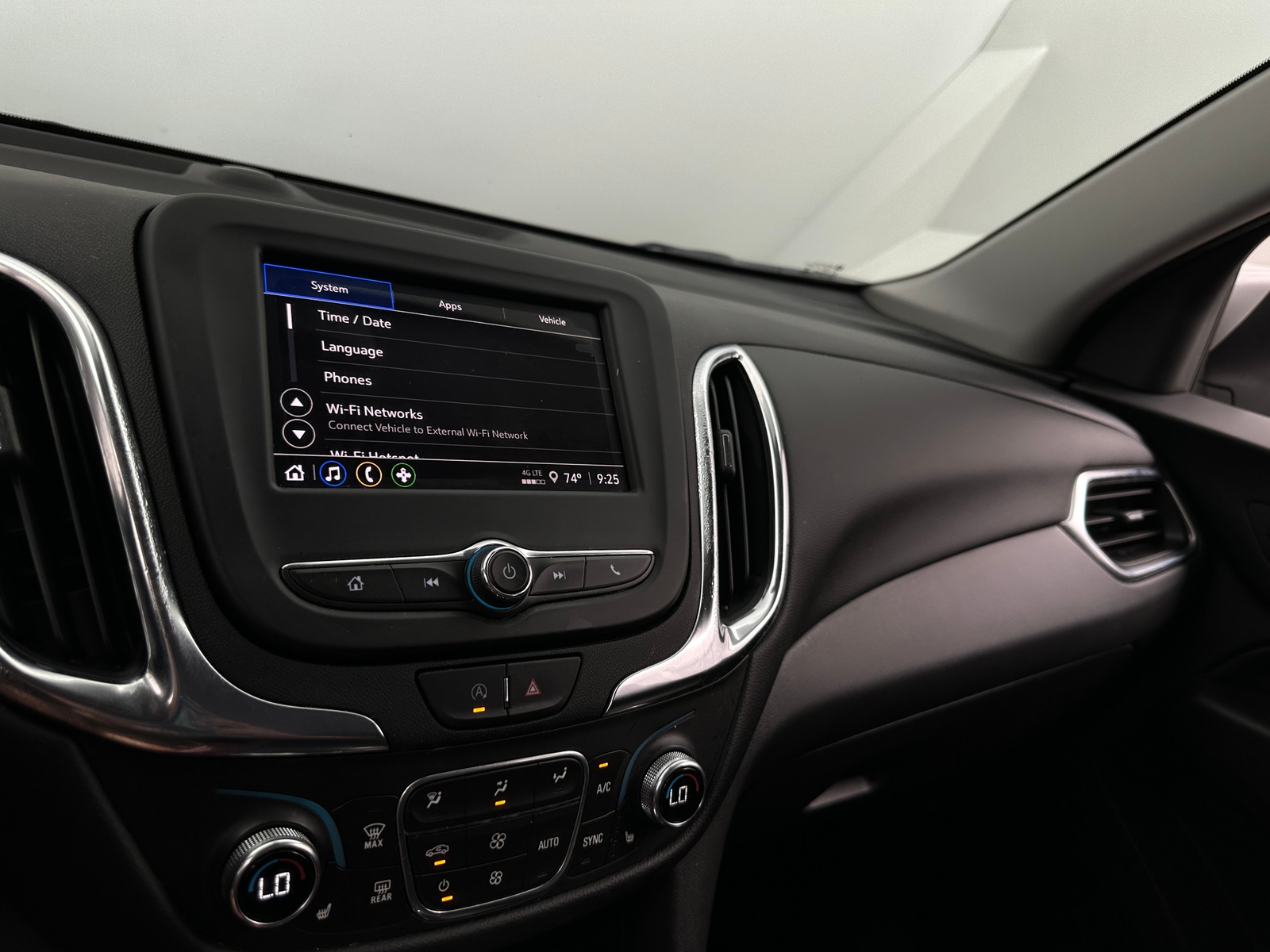 Thumbnail: 2022 Chevrolet Equinox - 4