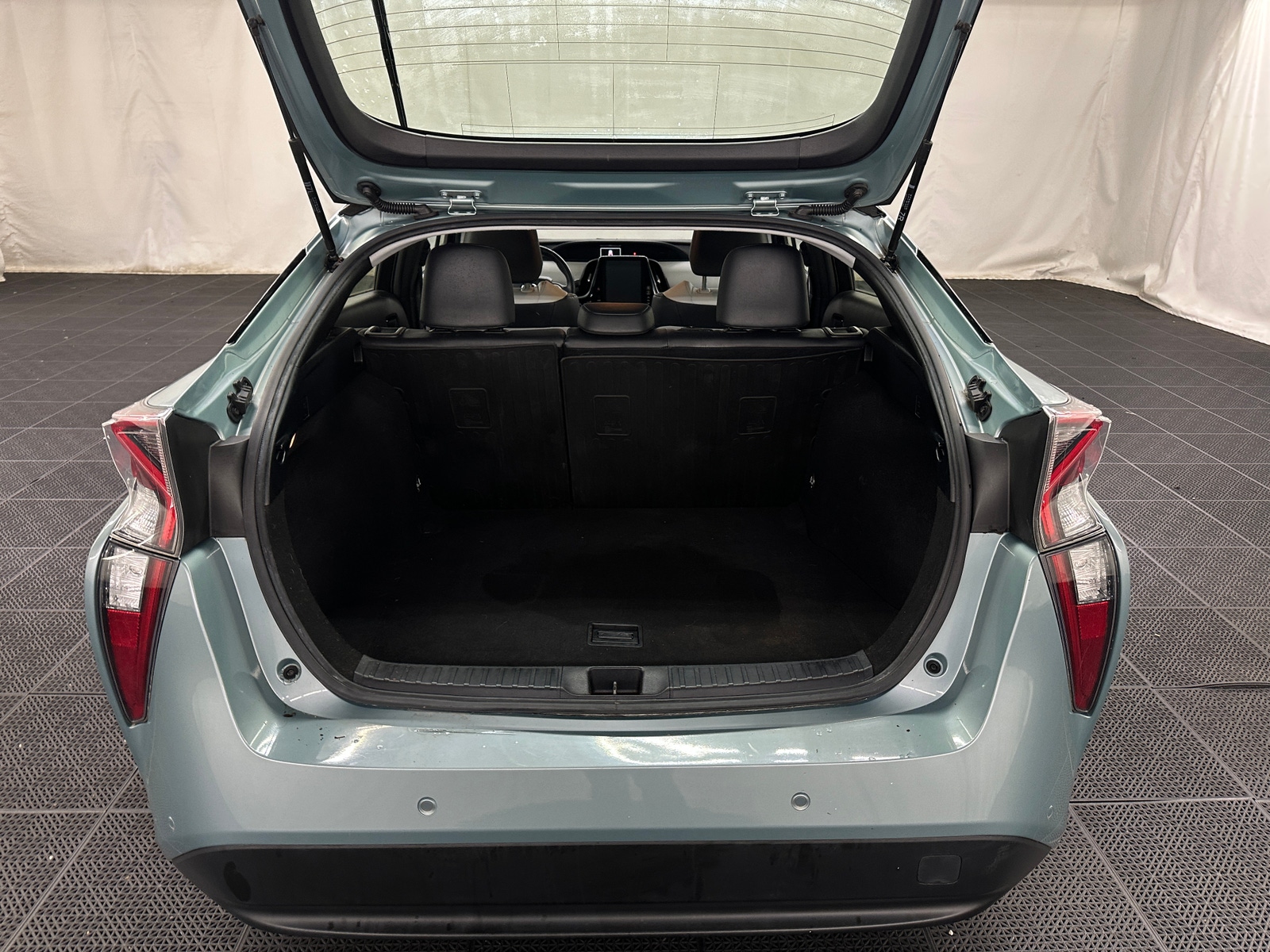 Thumbnail: 2018 Toyota Prius - 6
