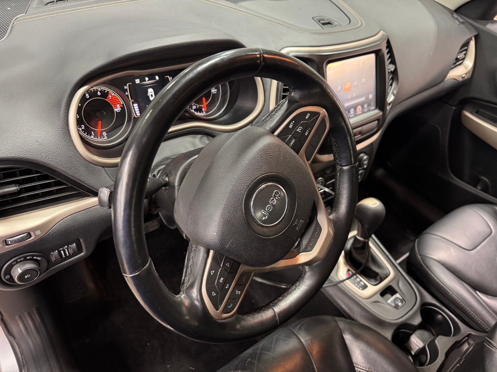 Thumbnail: 2017 Jeep Cherokee - 3