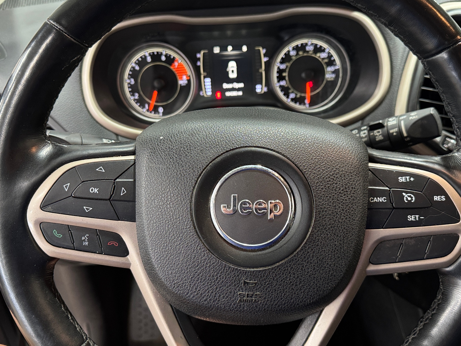 Thumbnail: 2017 Jeep Cherokee - 5