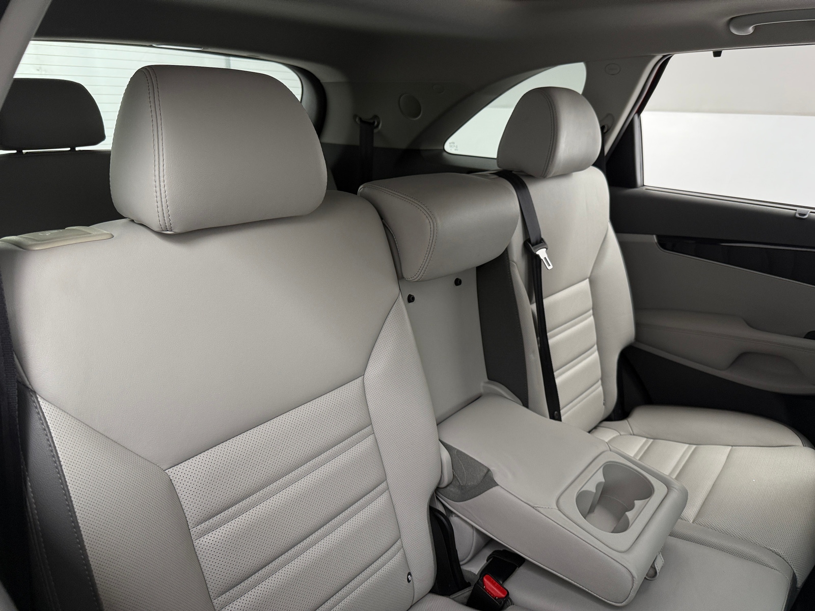 Thumbnail: 2016 Kia Sorento - 5