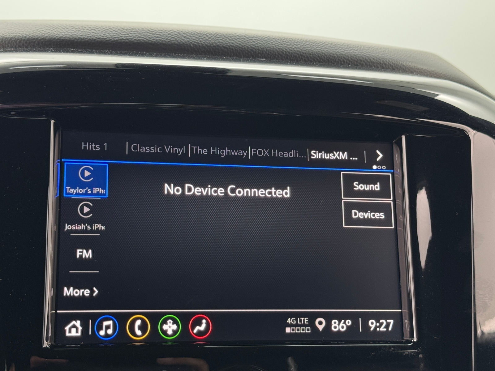 Thumbnail: 2023 Chevrolet Traverse - 4