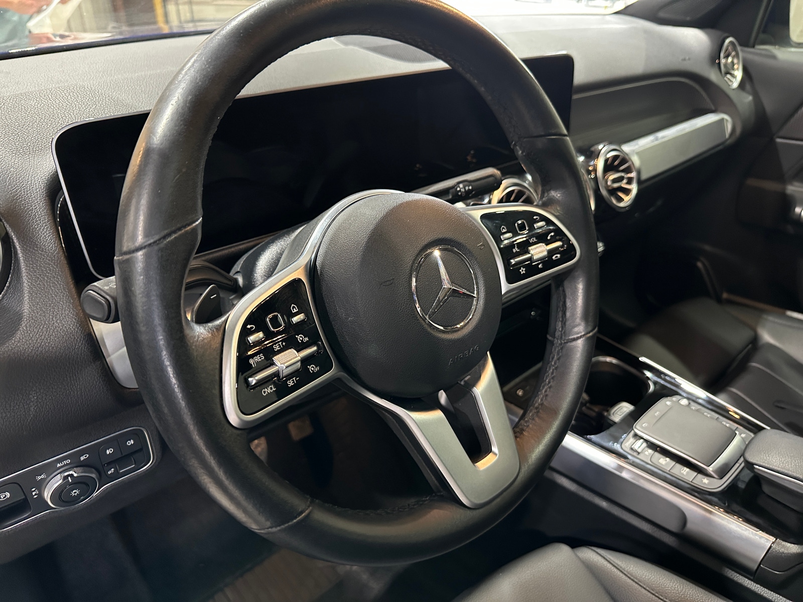 Thumbnail: 2021 Mercedes-Benz GLB - 4