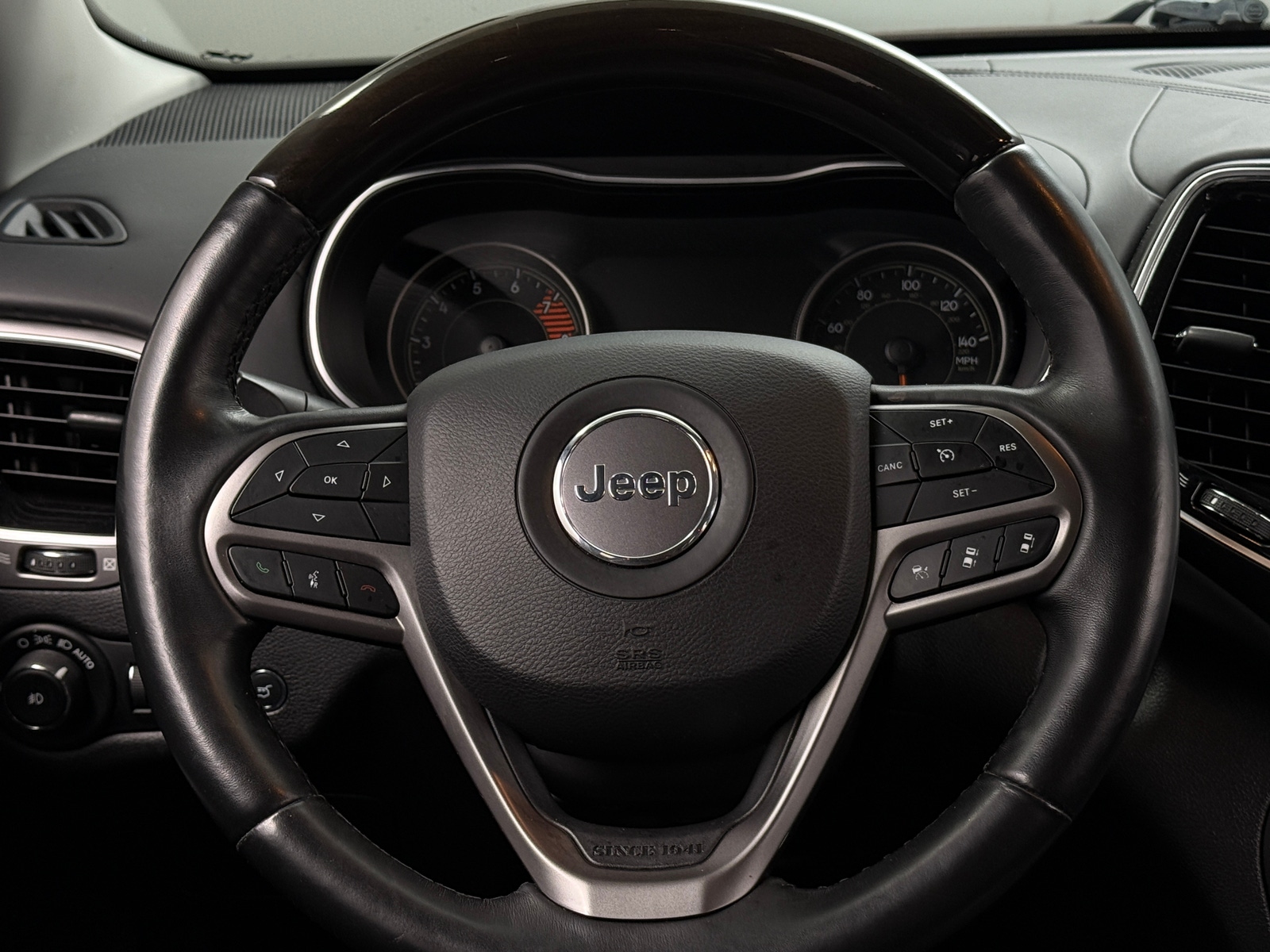 Thumbnail: 2019 Jeep Cherokee - 4