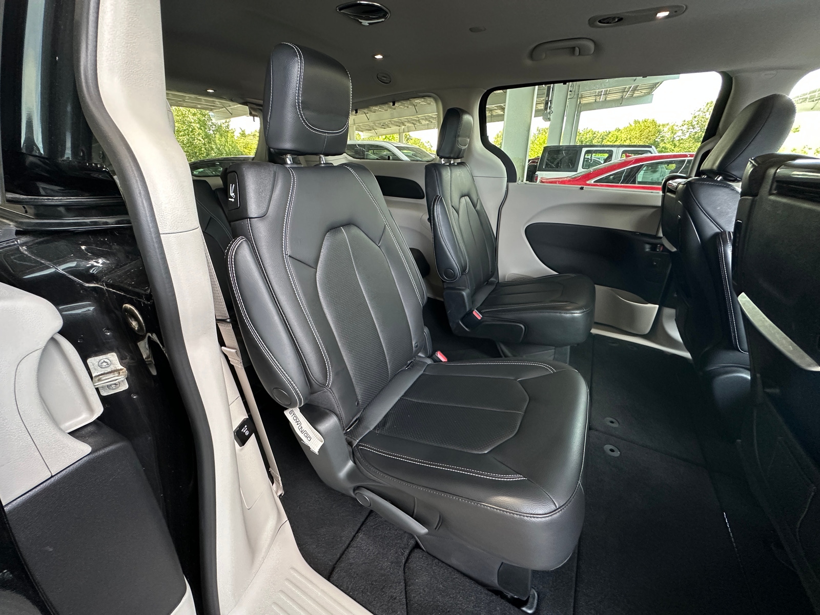 Thumbnail: 2022 Chrysler Pacifica - 5