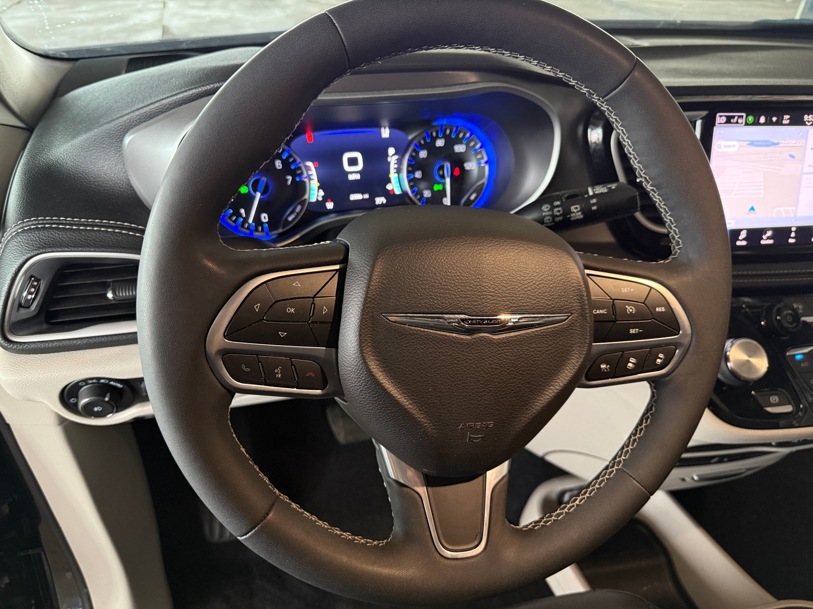 Thumbnail: 2022 Chrysler Pacifica - 4