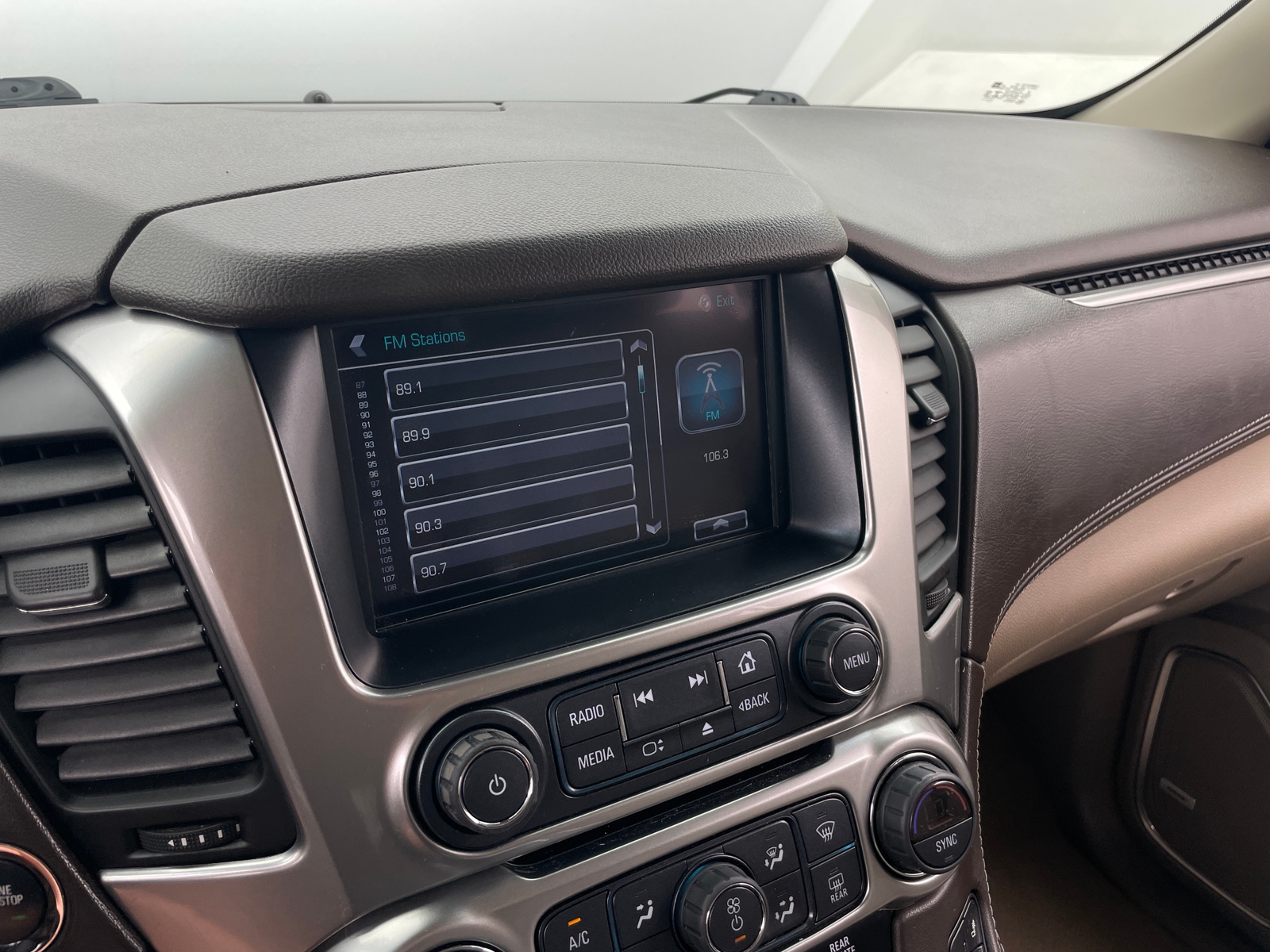 Thumbnail: 2019 Chevrolet Tahoe - 3