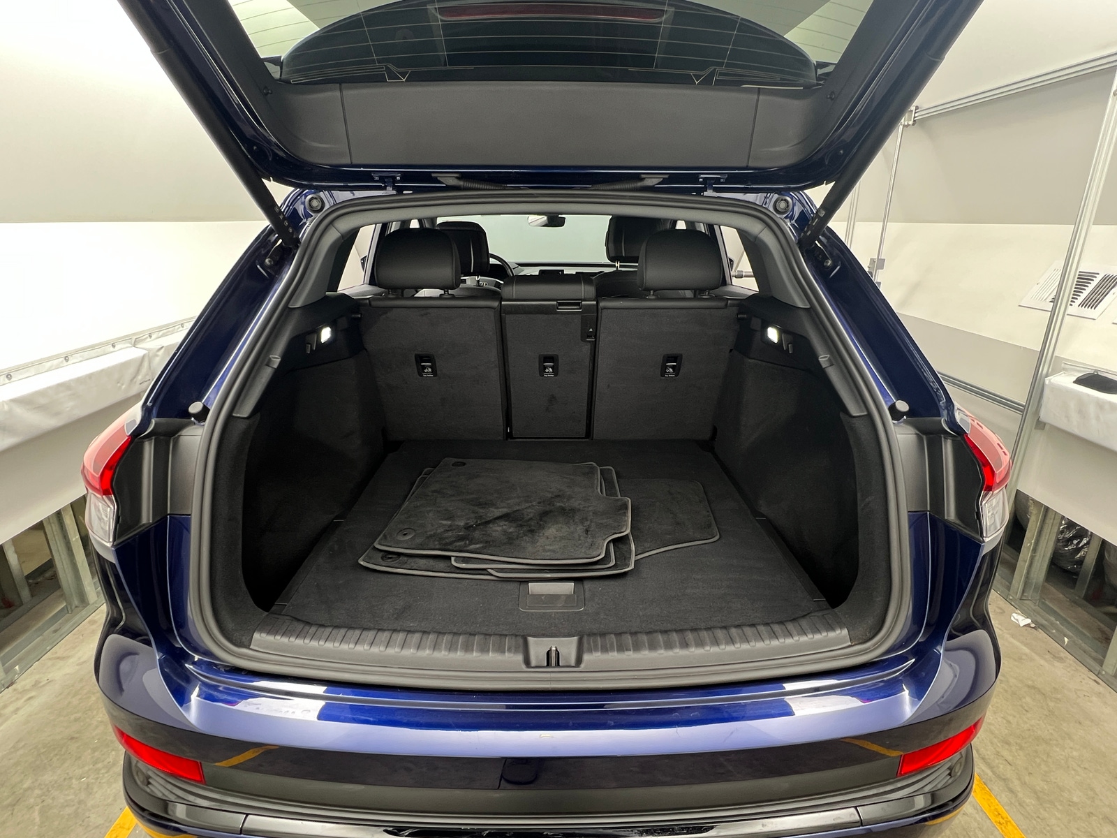 Thumbnail: 2023 Audi Q4 e-tron - 6