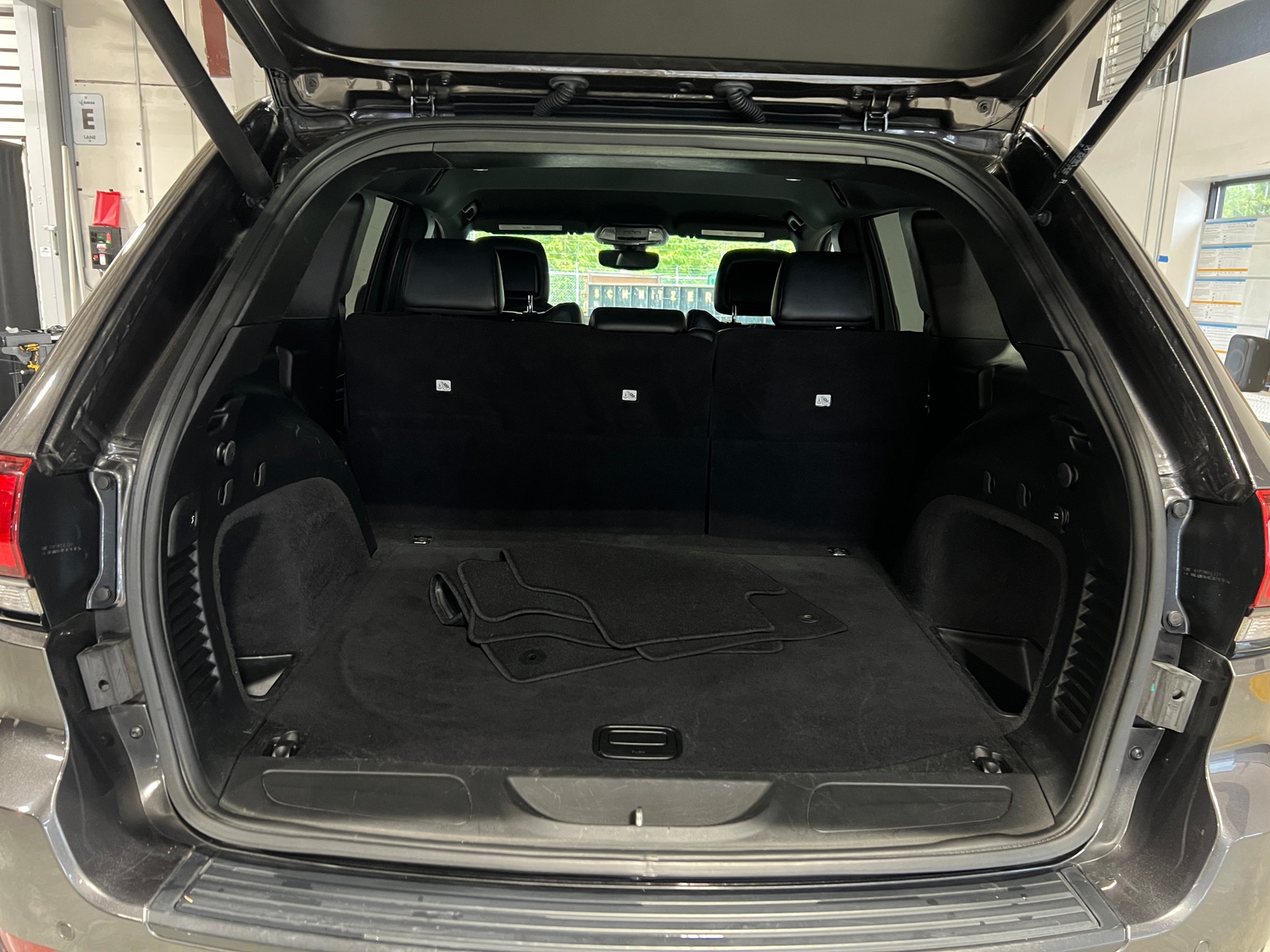 Thumbnail: 2019 Jeep Grand Cherokee - 6