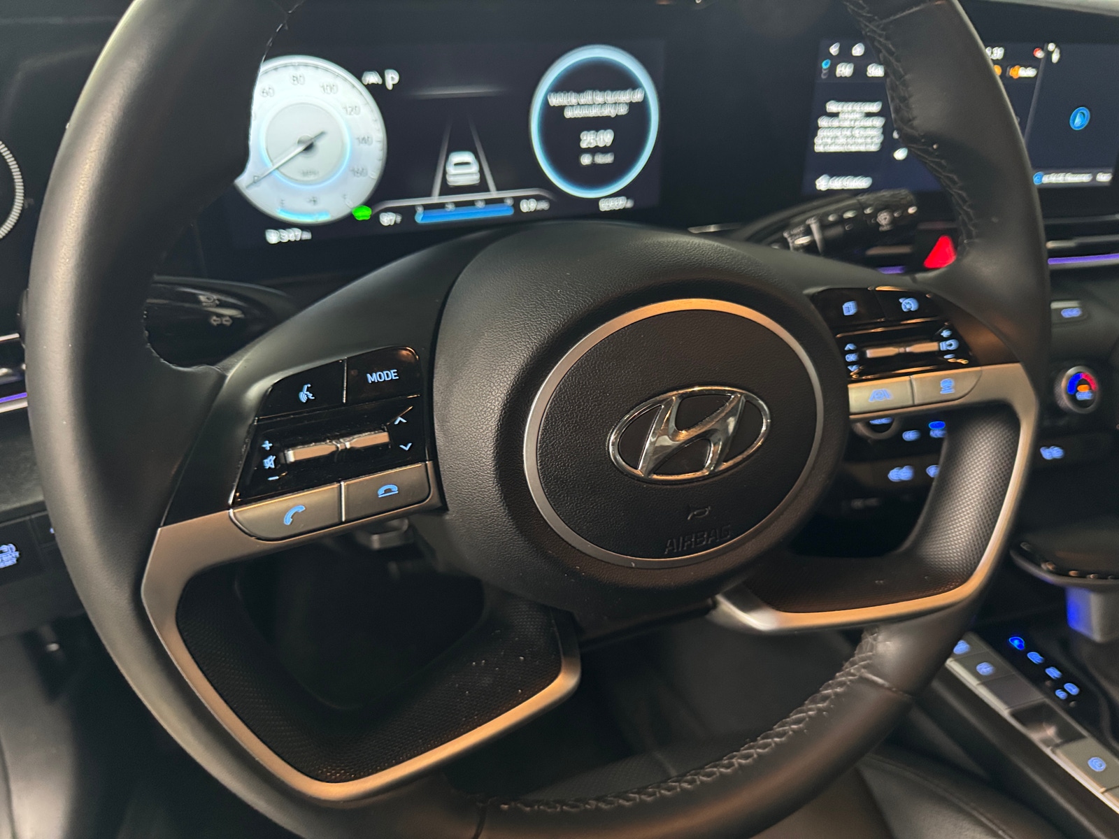 Thumbnail: 2023 Hyundai Elantra - 4