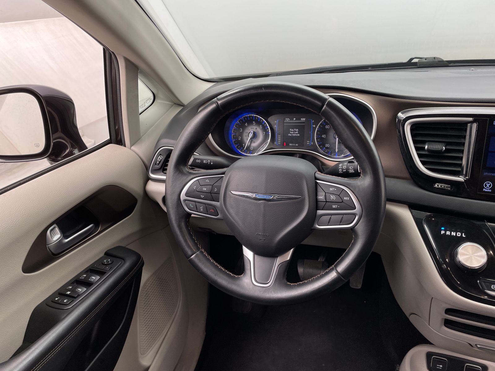 Thumbnail: 2017 Chrysler Pacifica - 4