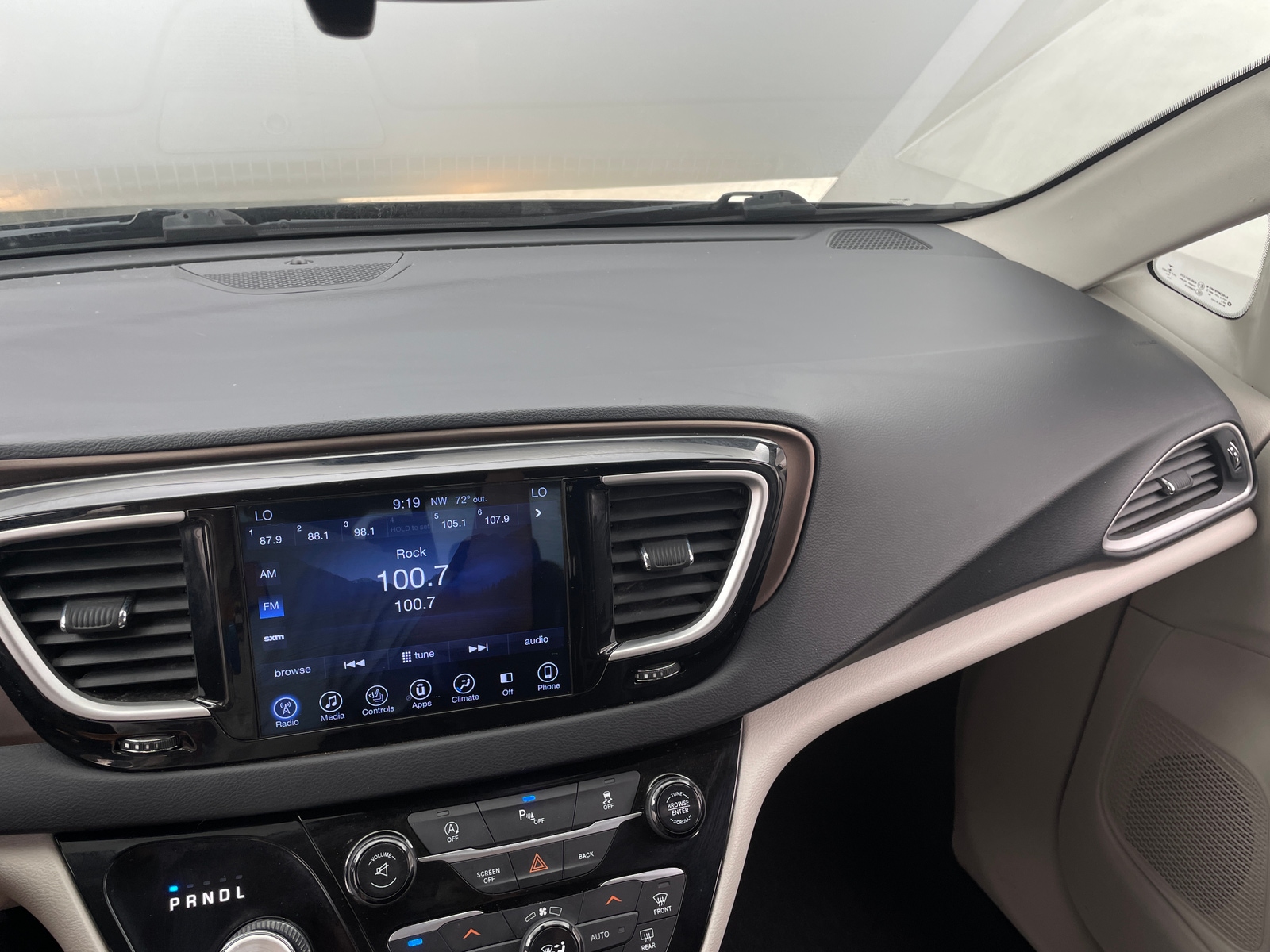 Thumbnail: 2017 Chrysler Pacifica - 3