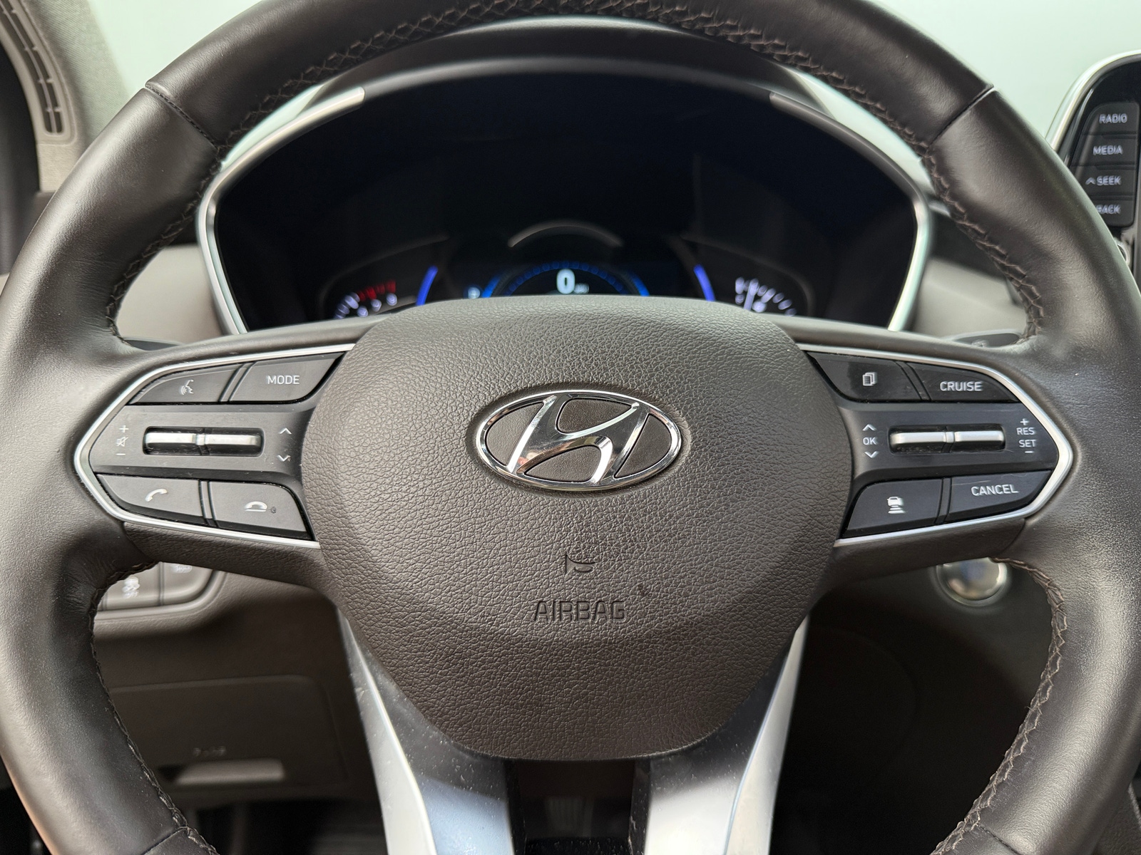 Thumbnail: 2020 Hyundai Santa Fe - 4
