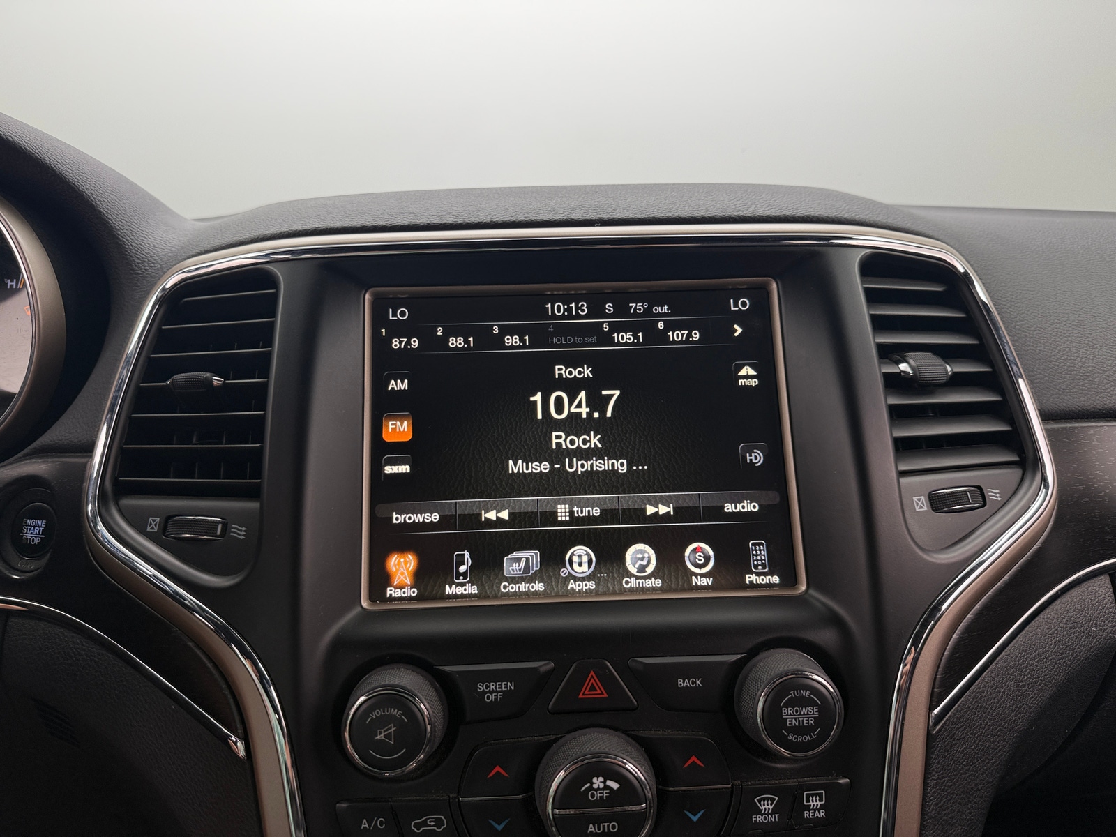 Thumbnail: 2017 Jeep Grand Cherokee - 3