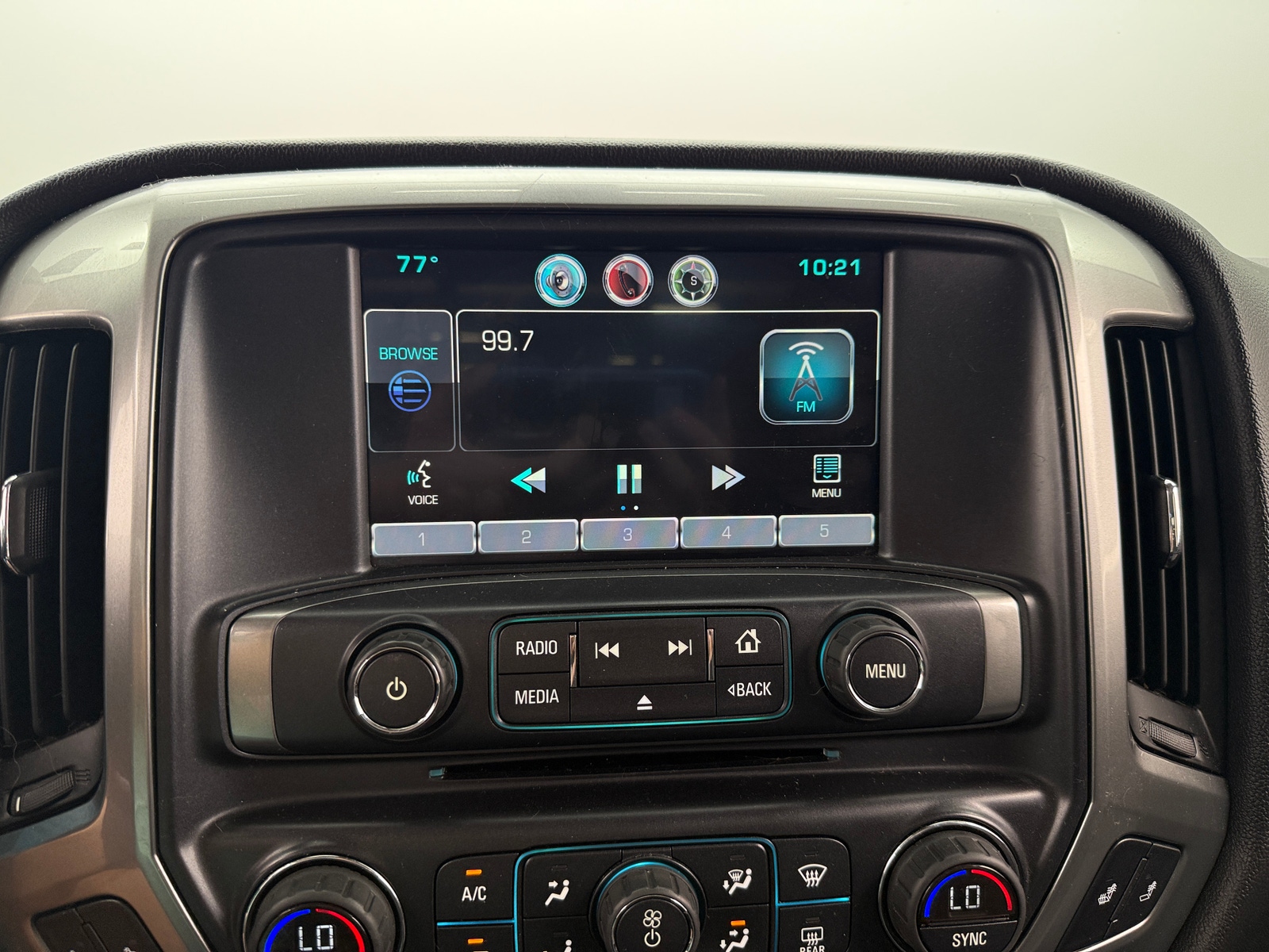 Thumbnail: 2015 Chevrolet Silverado 1500 - 4