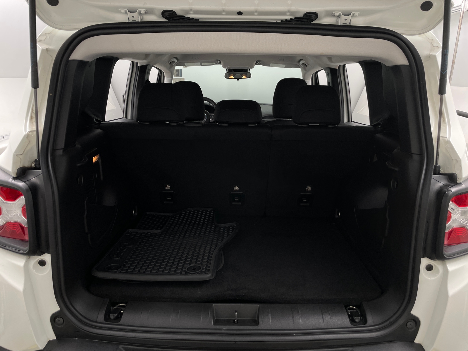 Thumbnail: 2022 Jeep Renegade - 7