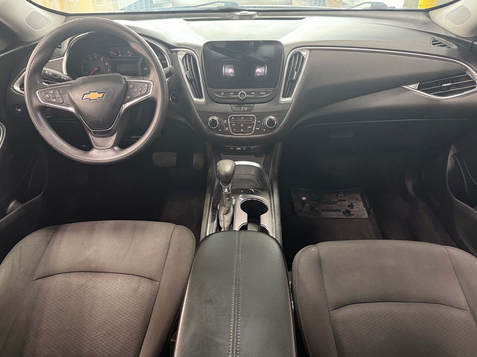 Thumbnail: 2021 Chevrolet Malibu - 3