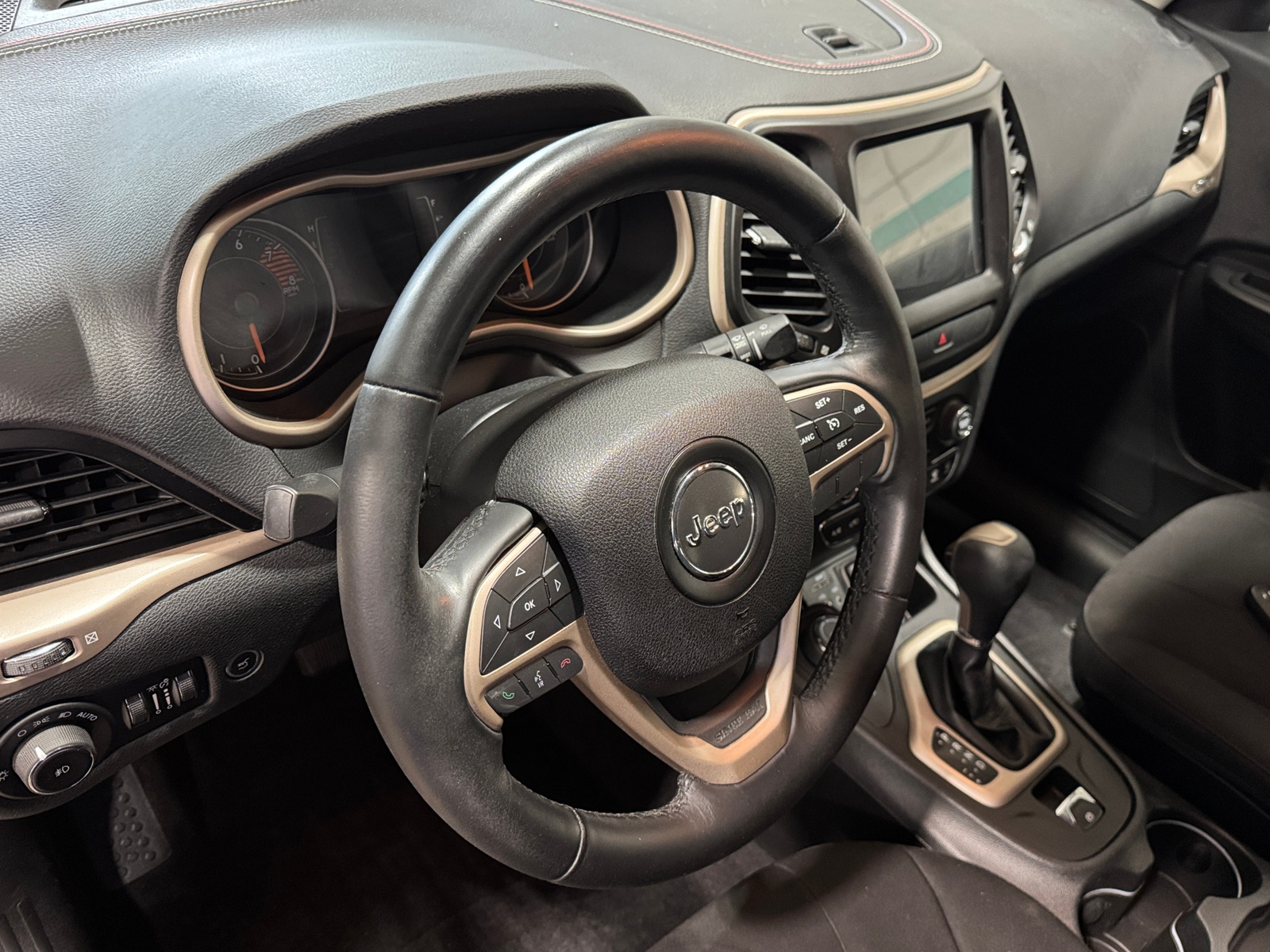 Thumbnail: 2016 Jeep Cherokee - 3