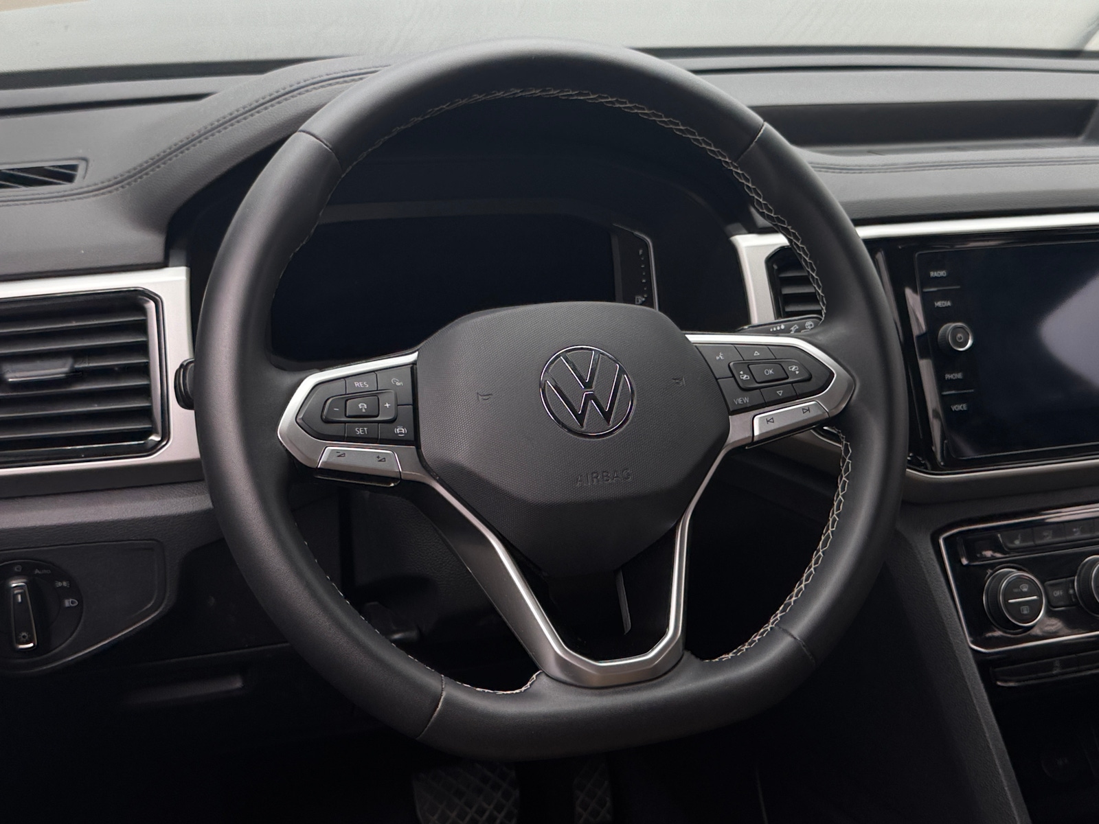 Thumbnail: 2022 Volkswagen Atlas - 4