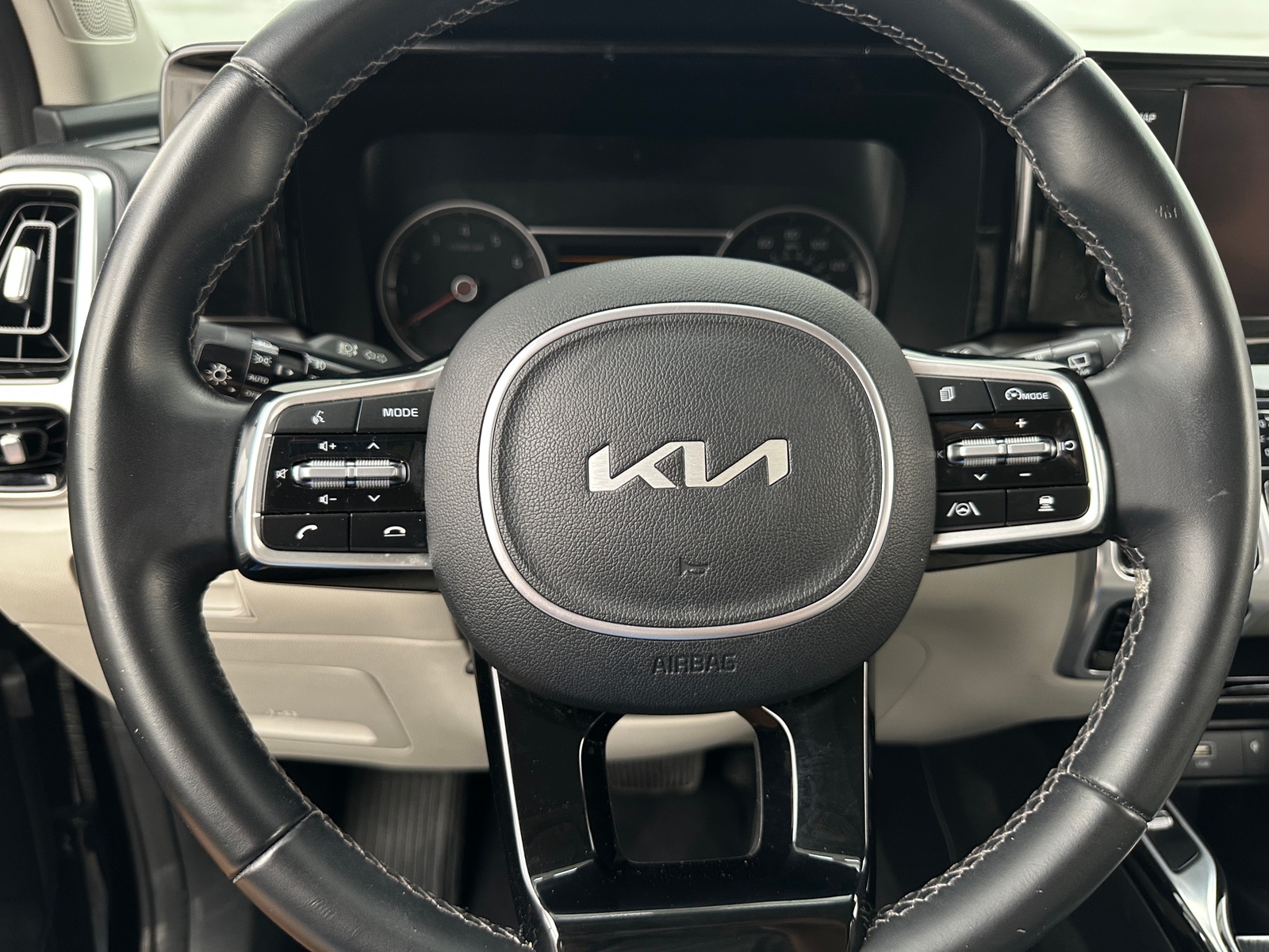 Thumbnail: 2022 Kia Sorento - 4