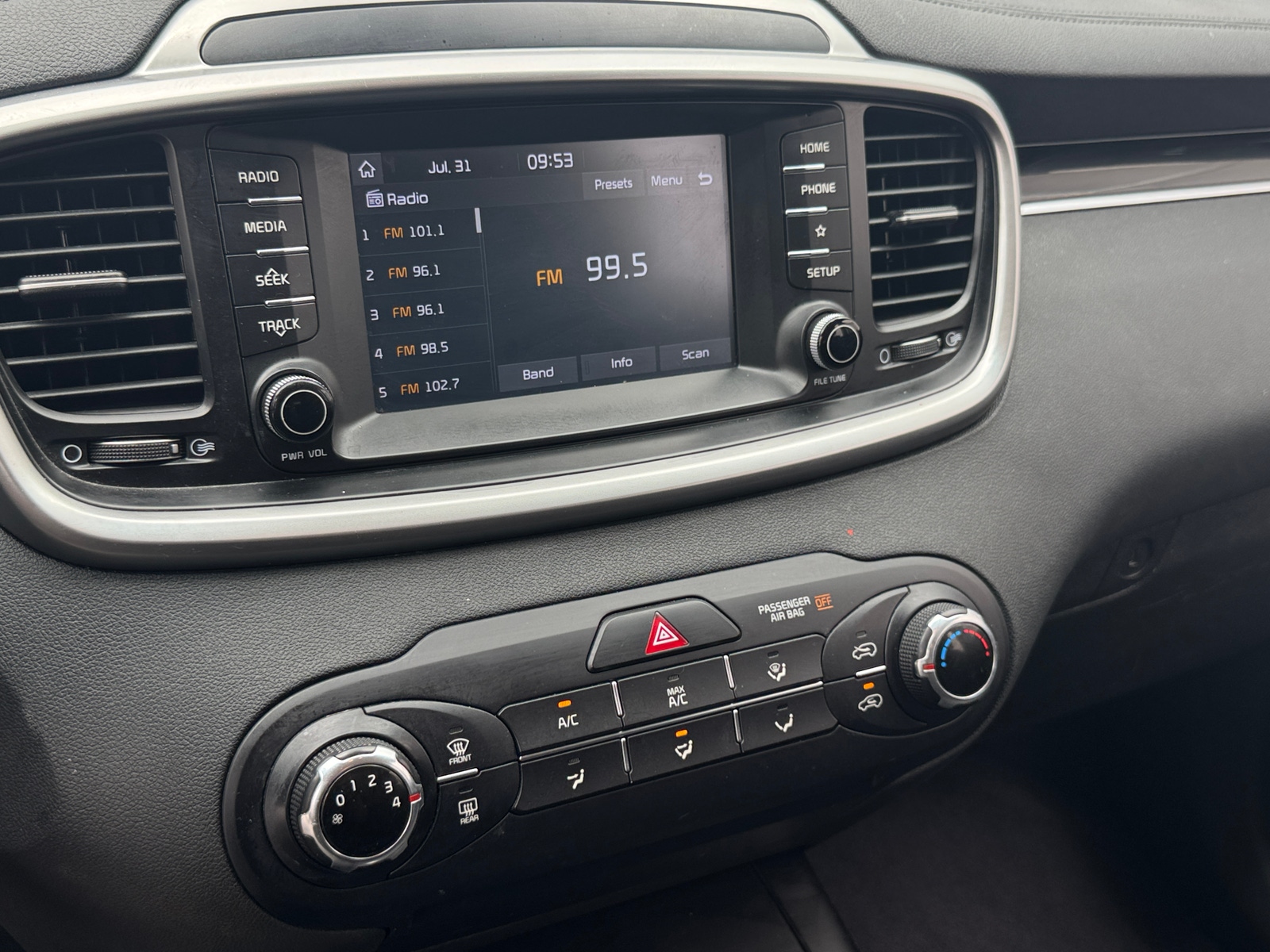 Thumbnail: 2019 Kia Sorento - 4