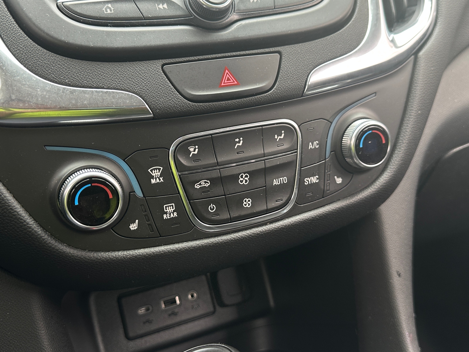 Thumbnail: 2019 Chevrolet Equinox - 4