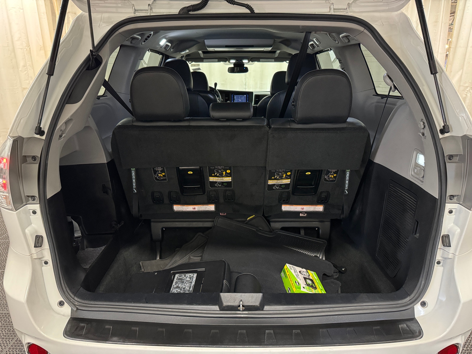 Thumbnail: 2018 Toyota Sienna - 6